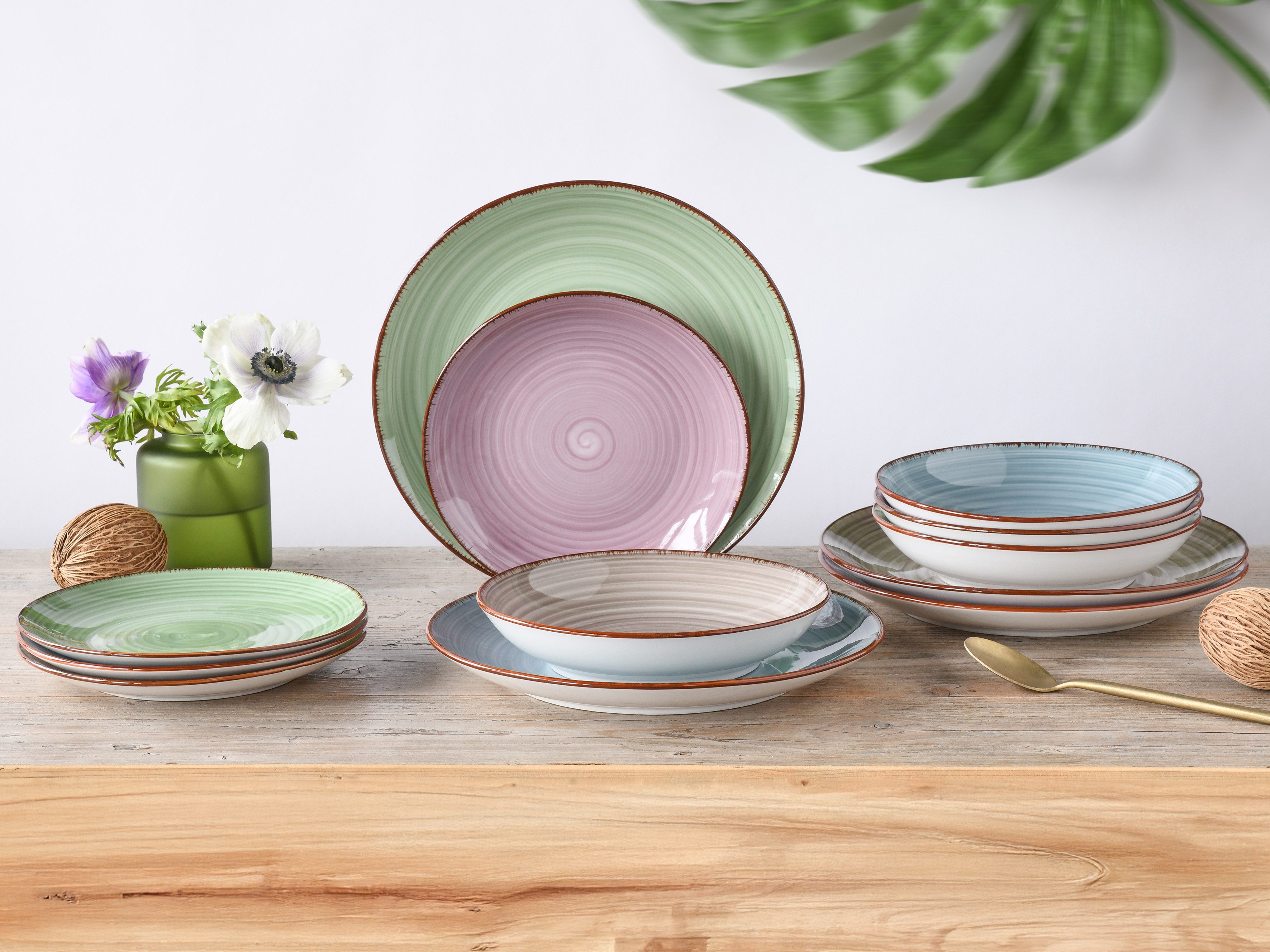 CreaTable Teller-Set Samba Bunt, Teller Set 12 tlg (12-tlg), 4 Personen, Porzellan, Handgemalter Spiraldekor