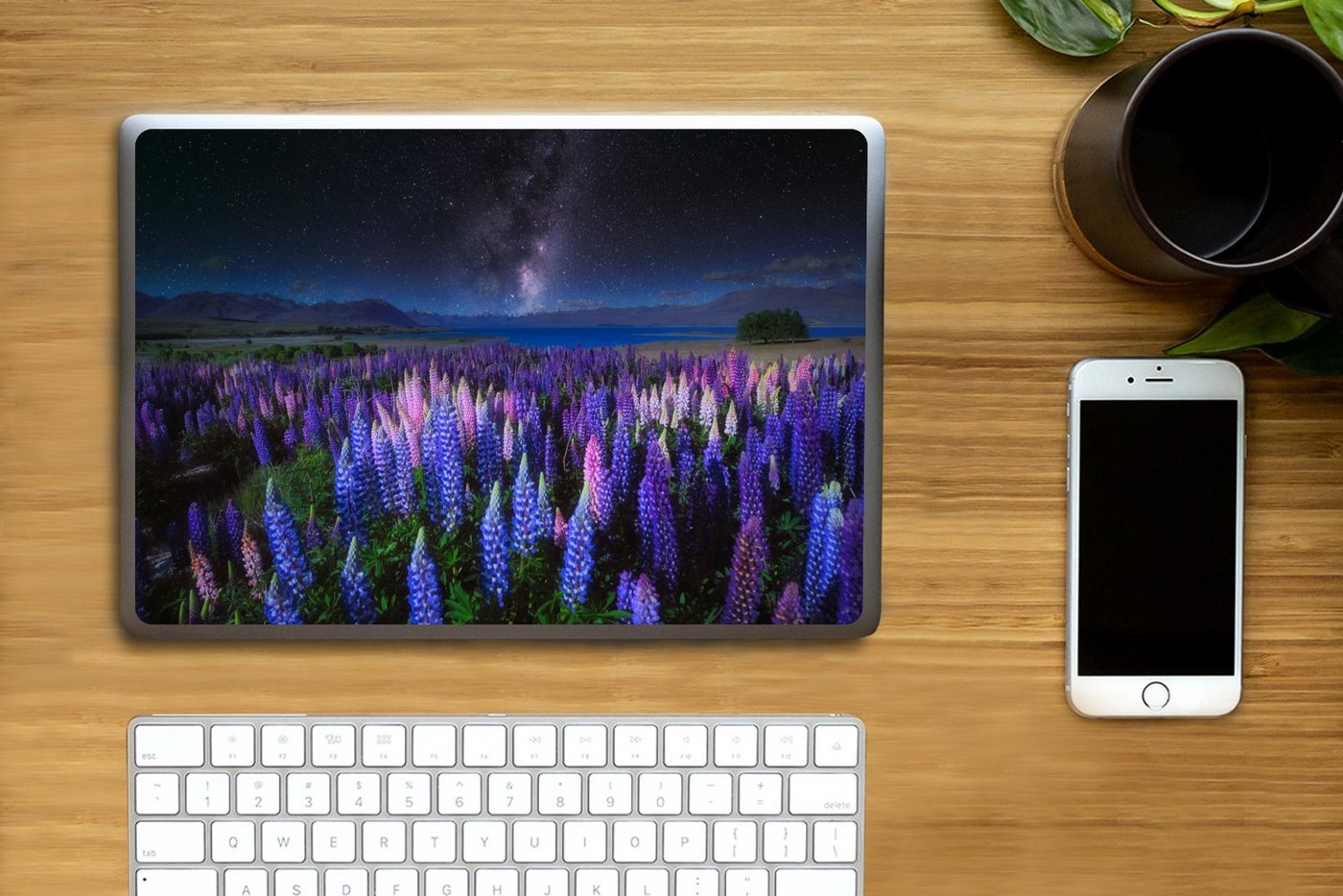 Thumbnail - MuchoWow Laptop-Aufkleber Blumen - Nacht - Lupine - Sternenhimmel - Lila - Natur, (1tlg), Laptop Folien Cover, Aufkleber...