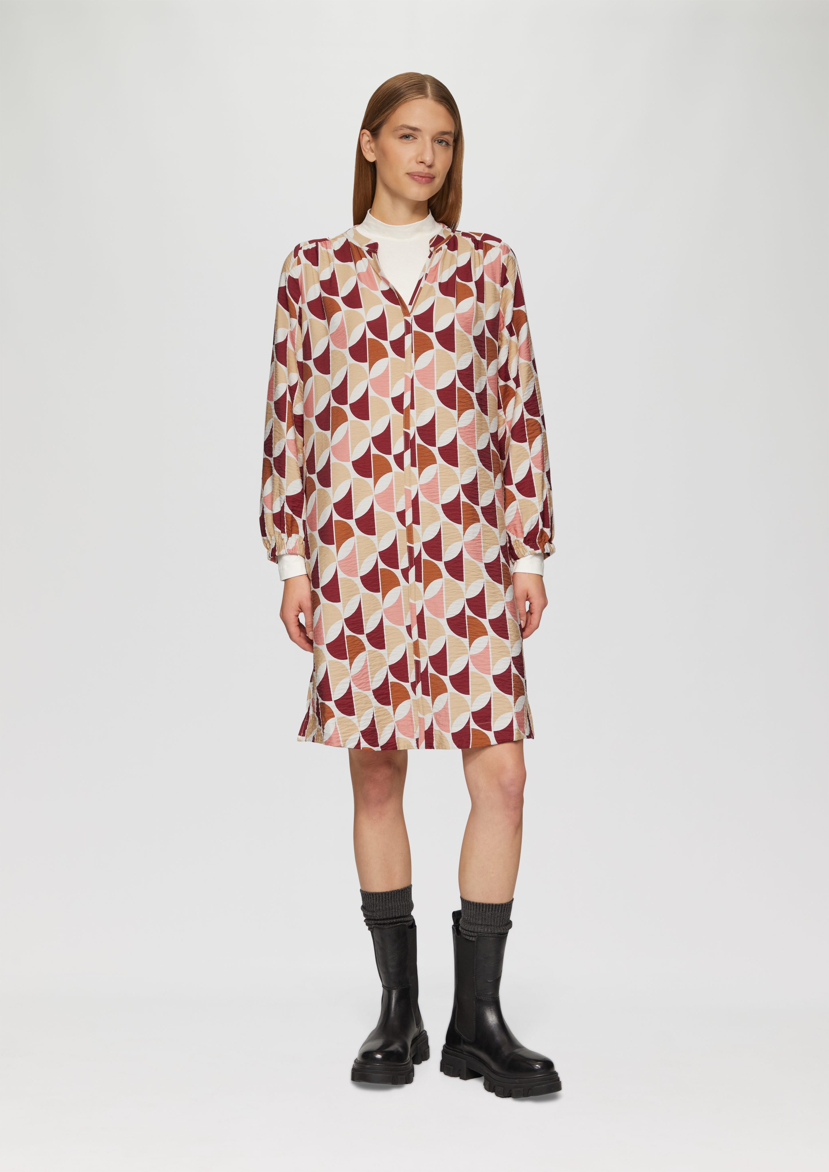 Minikleid Viskose-Kleid mit All-over-Print und seitlichen Eingrifftaschen