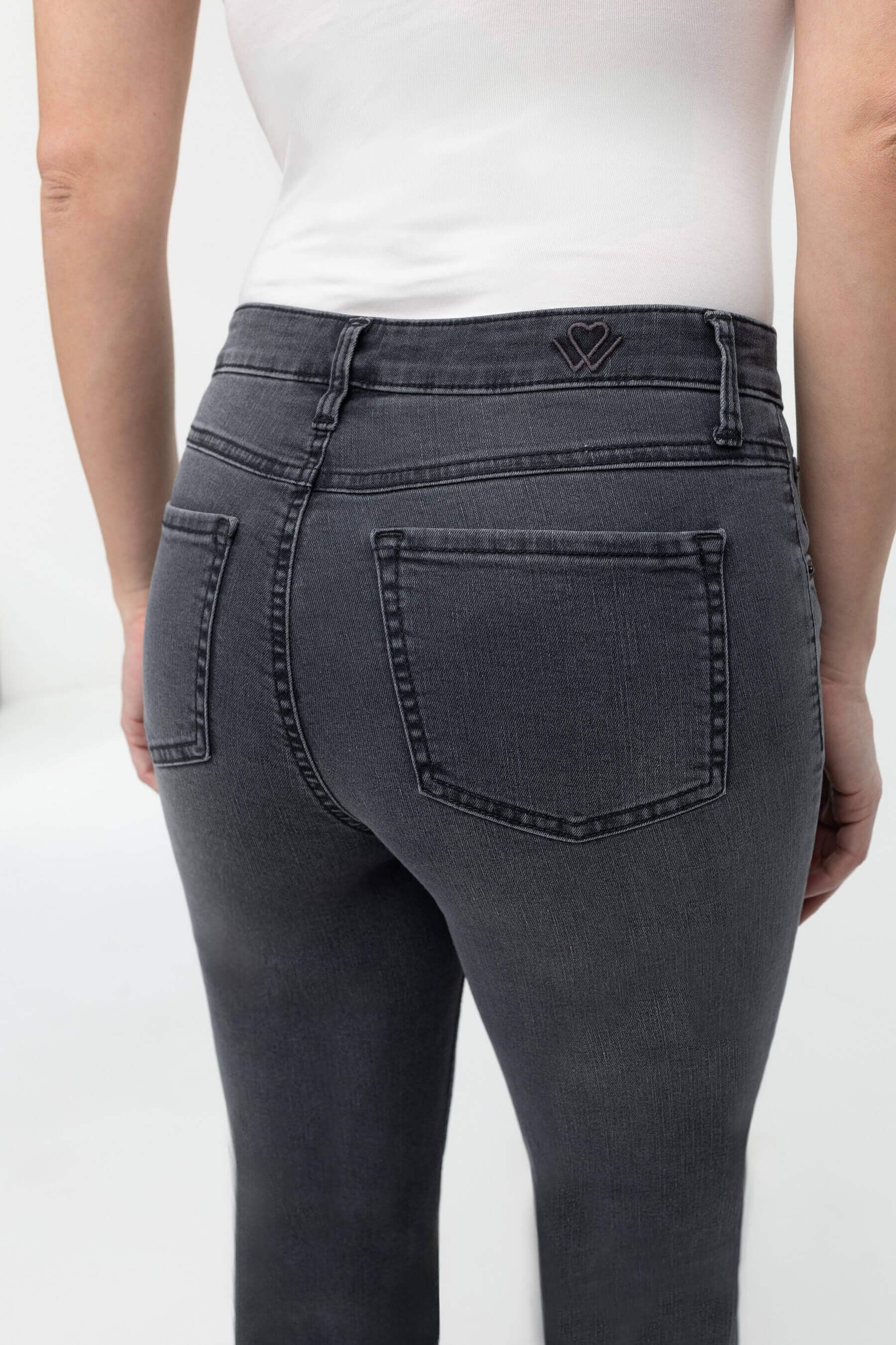 wonderjeans 5-Pocket-Jeans Relaxed Straight Cool, modern und vielseitig zu stylen
