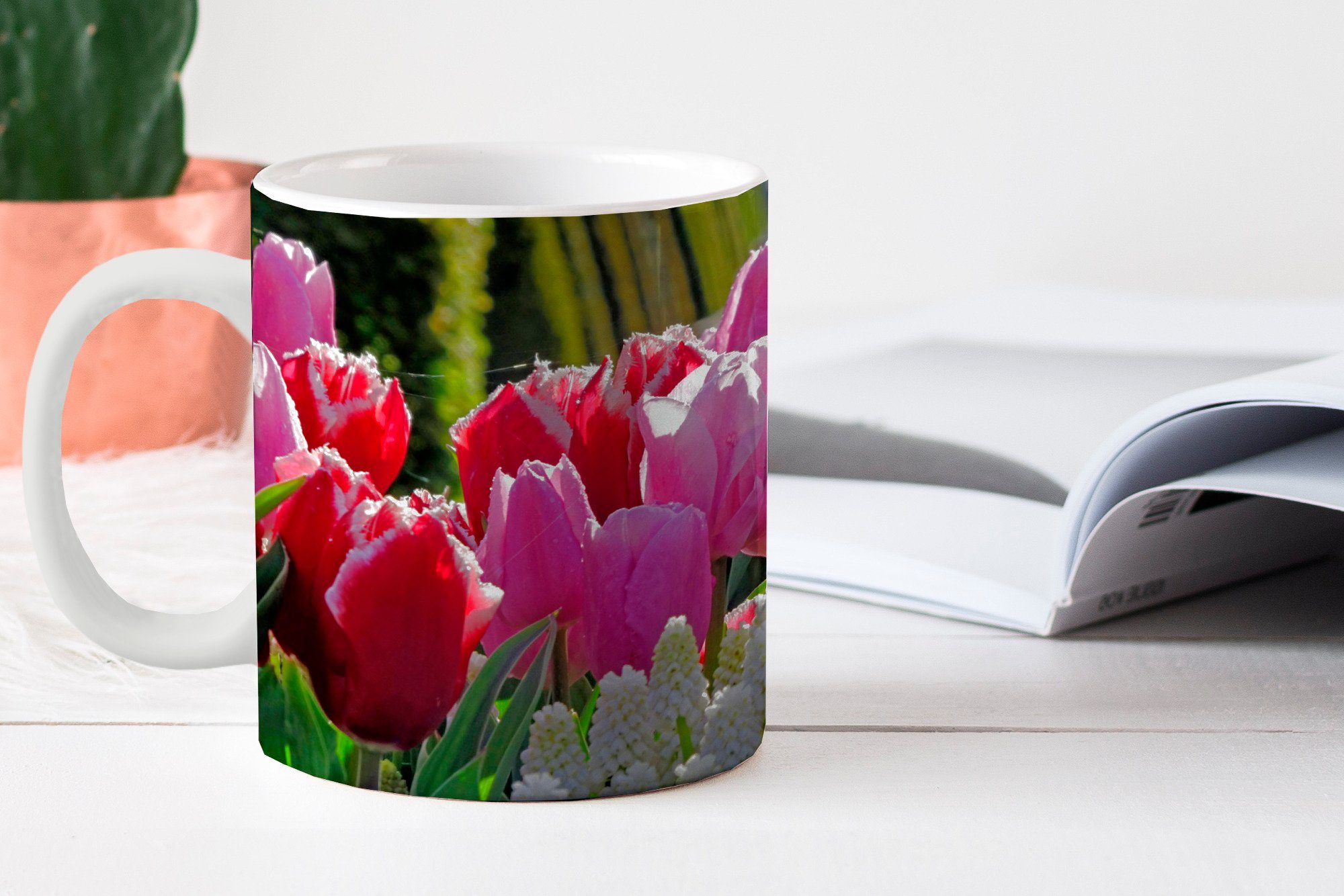 Tulpen Teetasse, Keukenhof einem in Tasse vor Geschenk Keramik, im Springbrunnen MuchoWow Teetasse, den Niederlanden, Becher, Kaffeetassen,