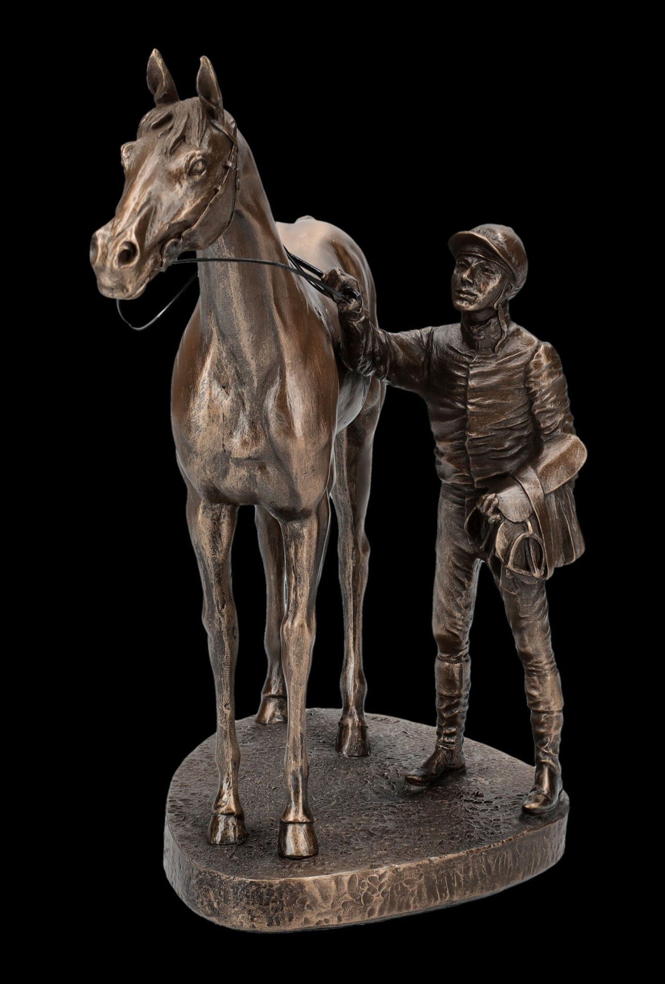 Figuren Shop GmbH Dekofigur Reiter Figur - Den Sieger absatteln - Pferdefigur Dekofigur Jockey