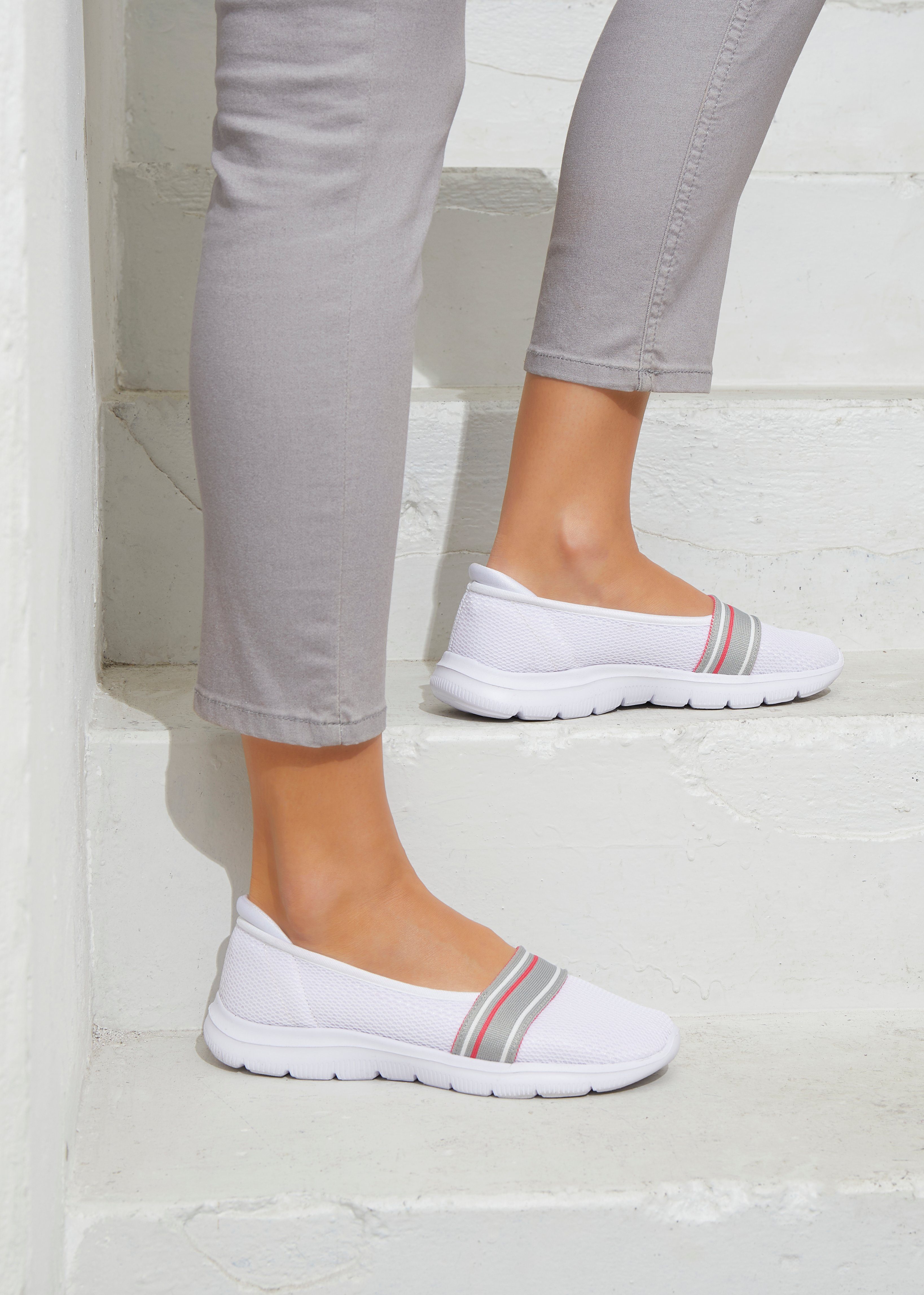 Sneaker, Halbschuh Slipper On" Material VEGAN aus Mesh "Slip LASCANA federleichter