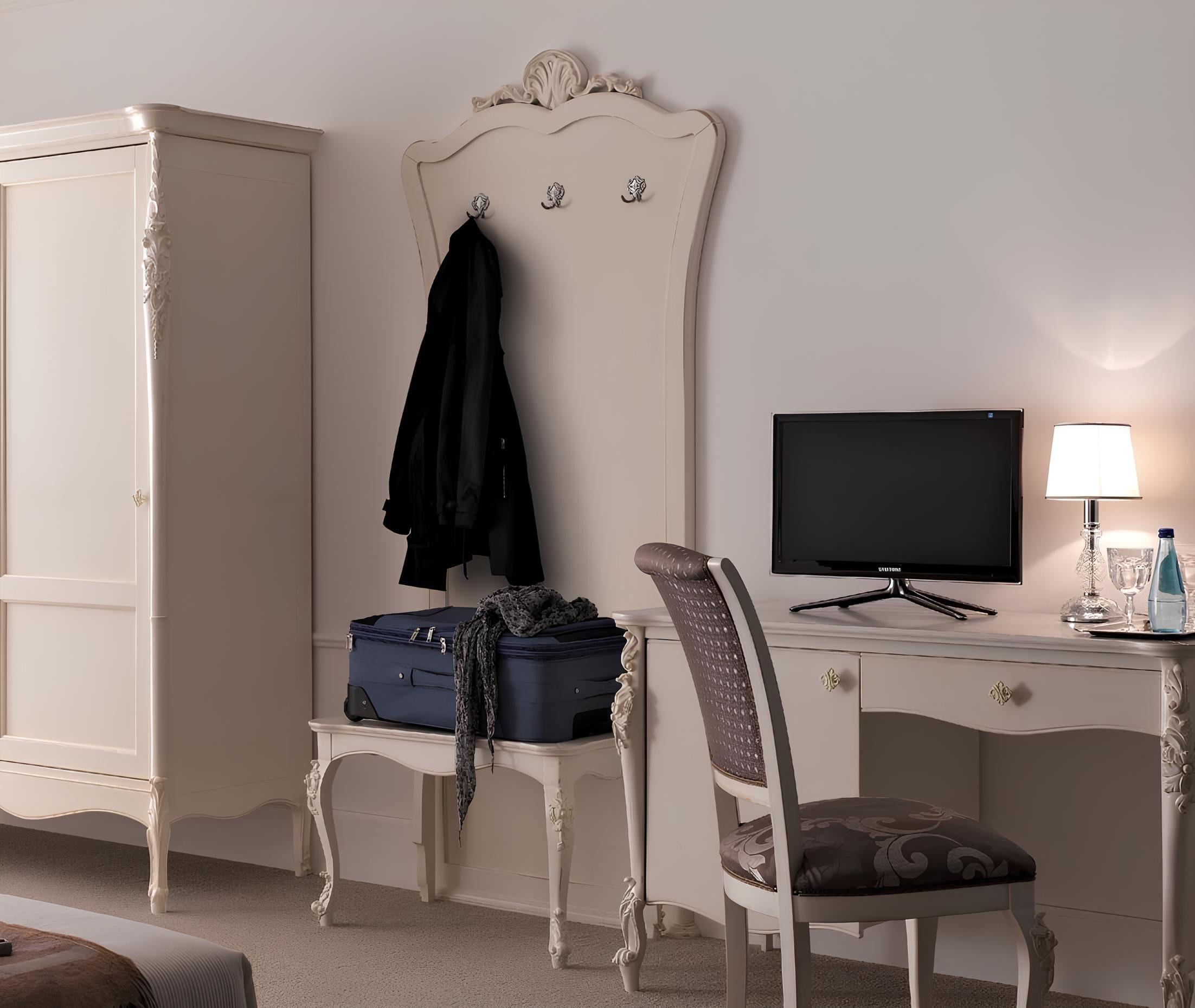 JVmoebel Wandgarderobe Gepolsterter Wandhaken in Weiß – eleganter Garderobenständer (1 St), Made in Europa