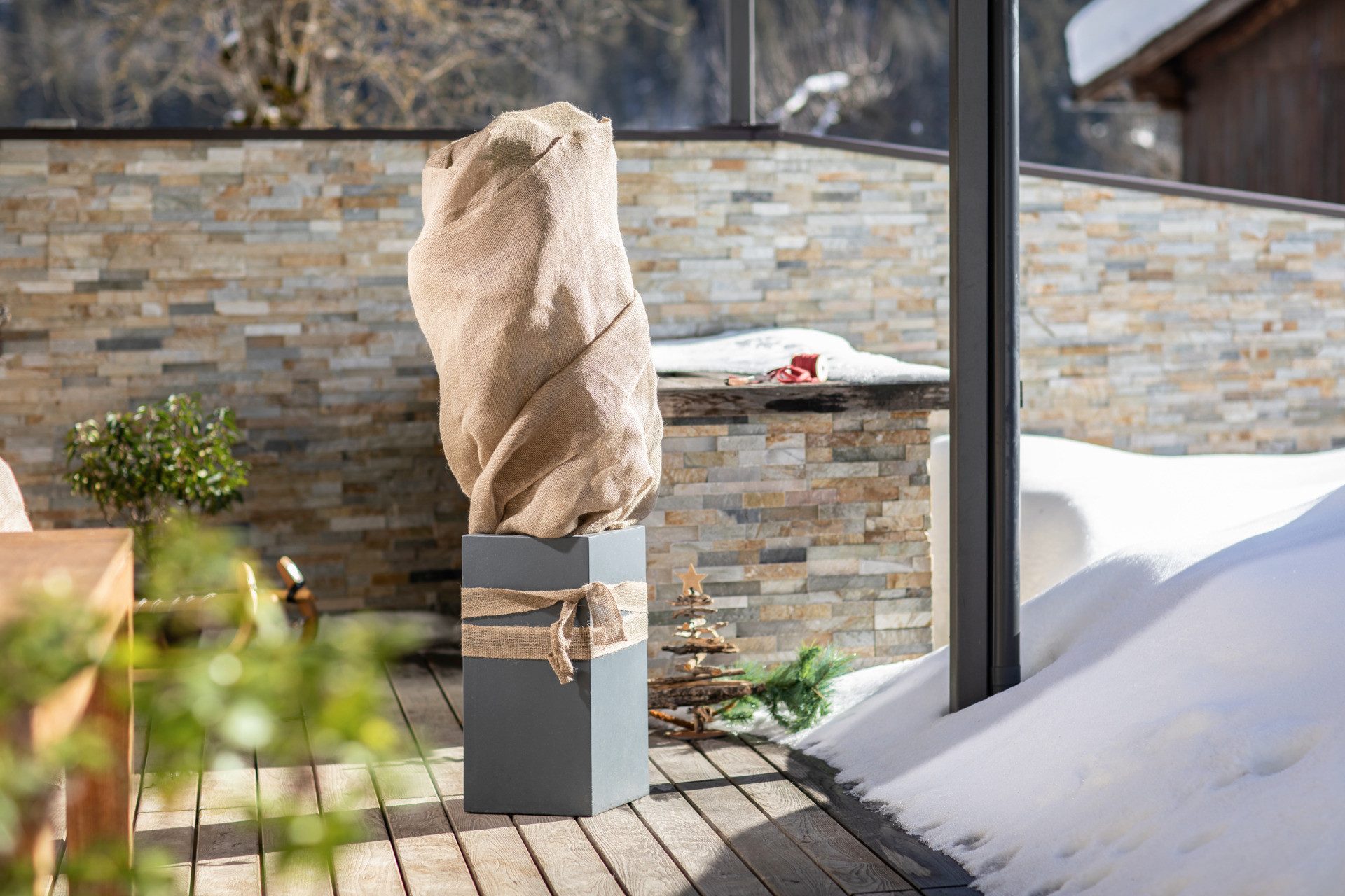 Windhager Winterschutzvlies Jute-Gewebematte für den Garten, Balkon, Terrasse, (1-St), Kälteschutz Gewebematte aus Naturfaser, 1 x 4 m, 200 g/m²
