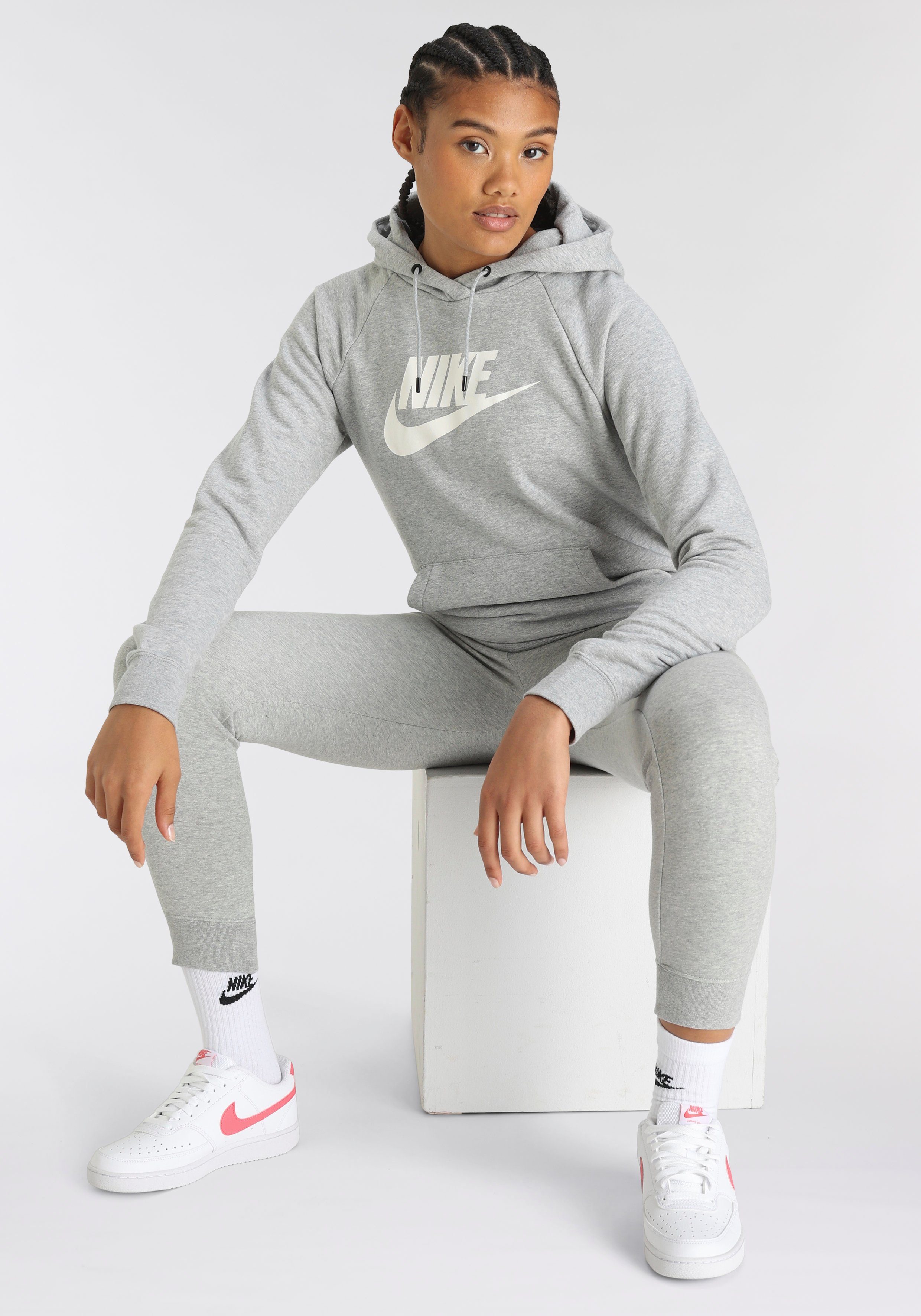 Nike Sportswear Kapuzensweatshirt ESSENTIAL WOMENS FLEECE PULLOVER HOODIE hellgrau-meliert