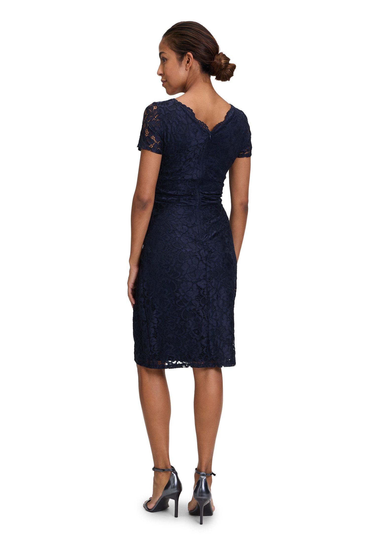 Vera Mont Spitzenkleid Damen figurbetont Bogenkante