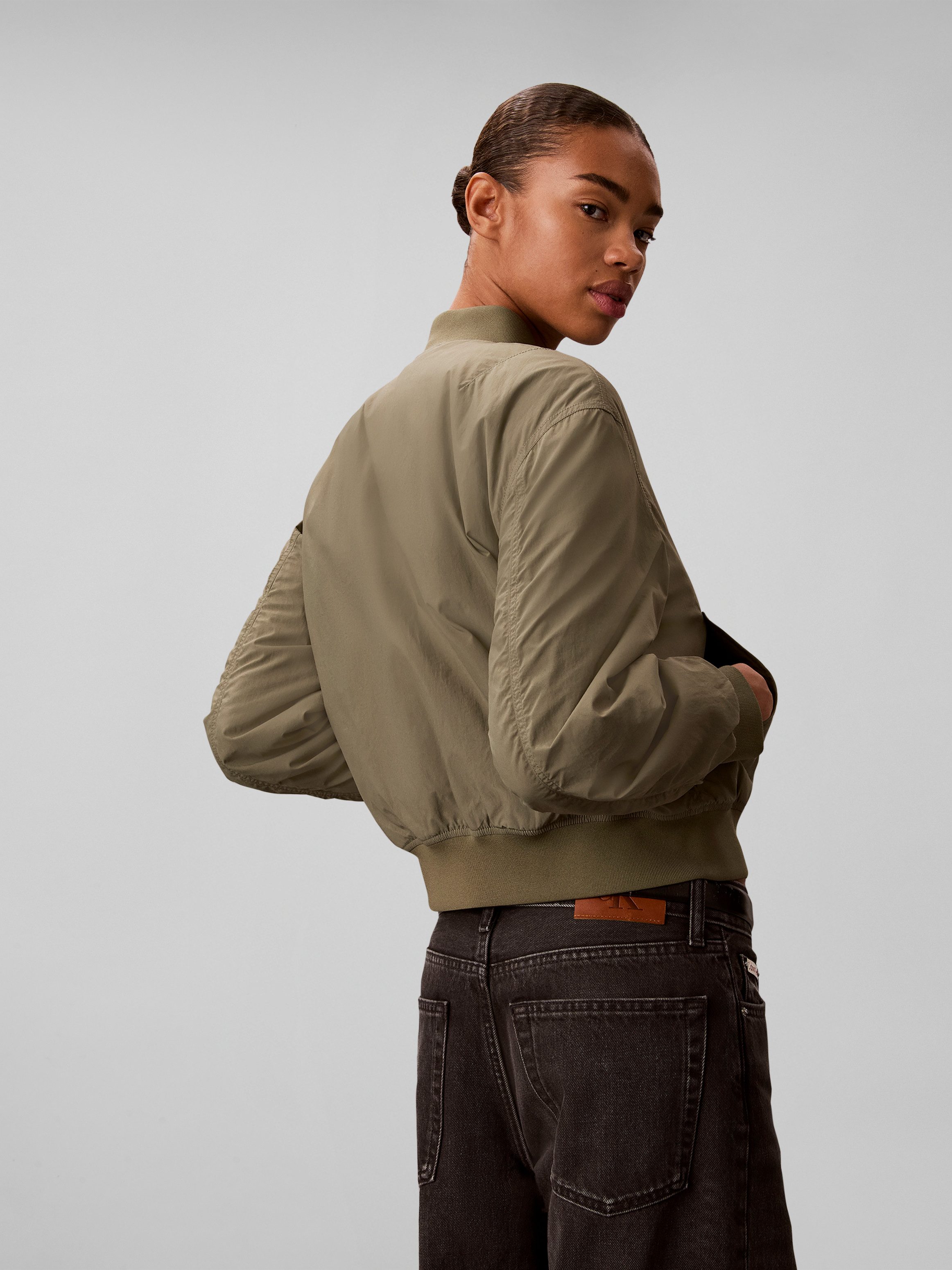 Calvin Klein Jeans Bomberjacke Regular fit mit Stehkragen – Bild 2 von 5
