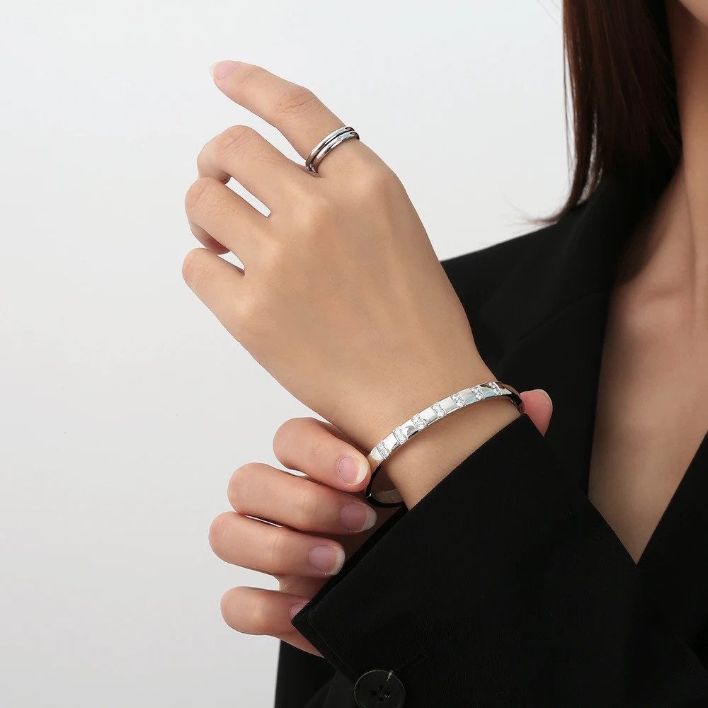 ROUGEMONT Armreif Massiver Damen Armreif 8mm Wasserfest 18K Gold Pure Grace, Wasserfest