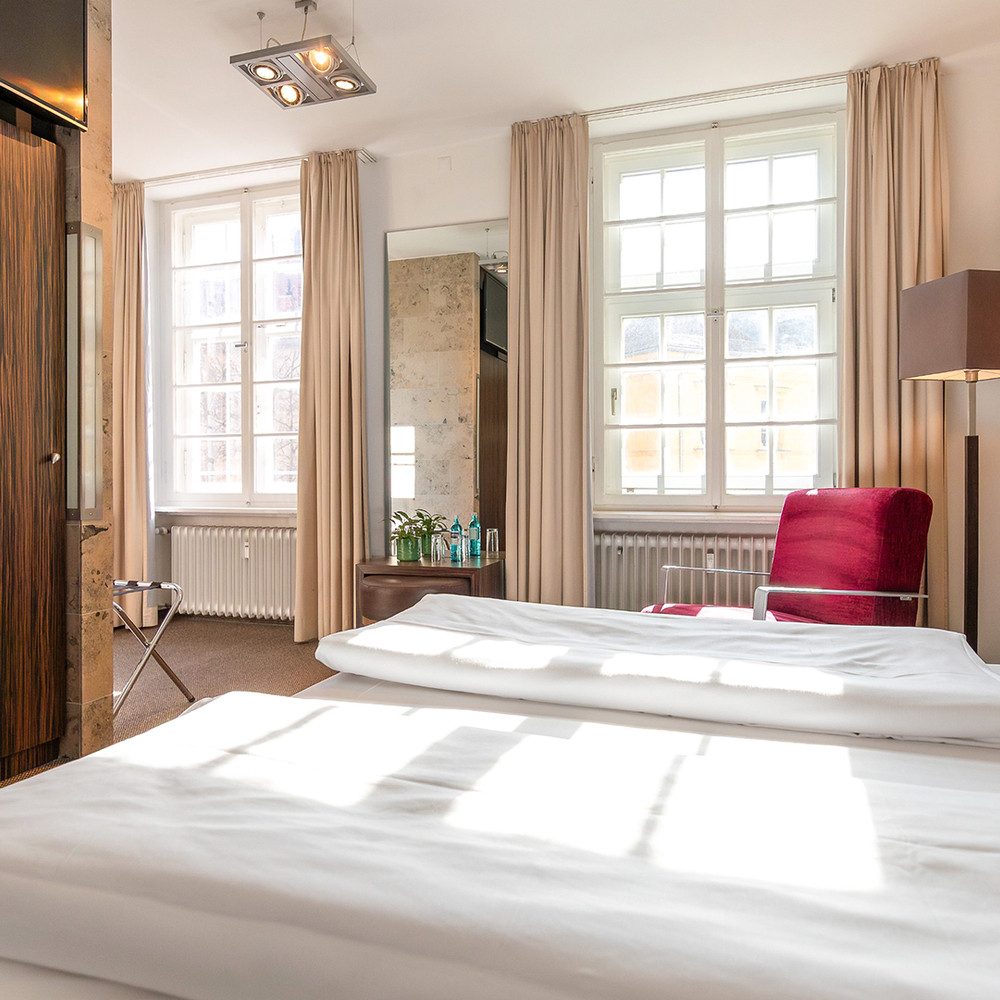 Jochen Schweizer Erlebnisgutschein Kurzurlaub in Regensburg für 2 (2 Nächte), Jetzt erleben!