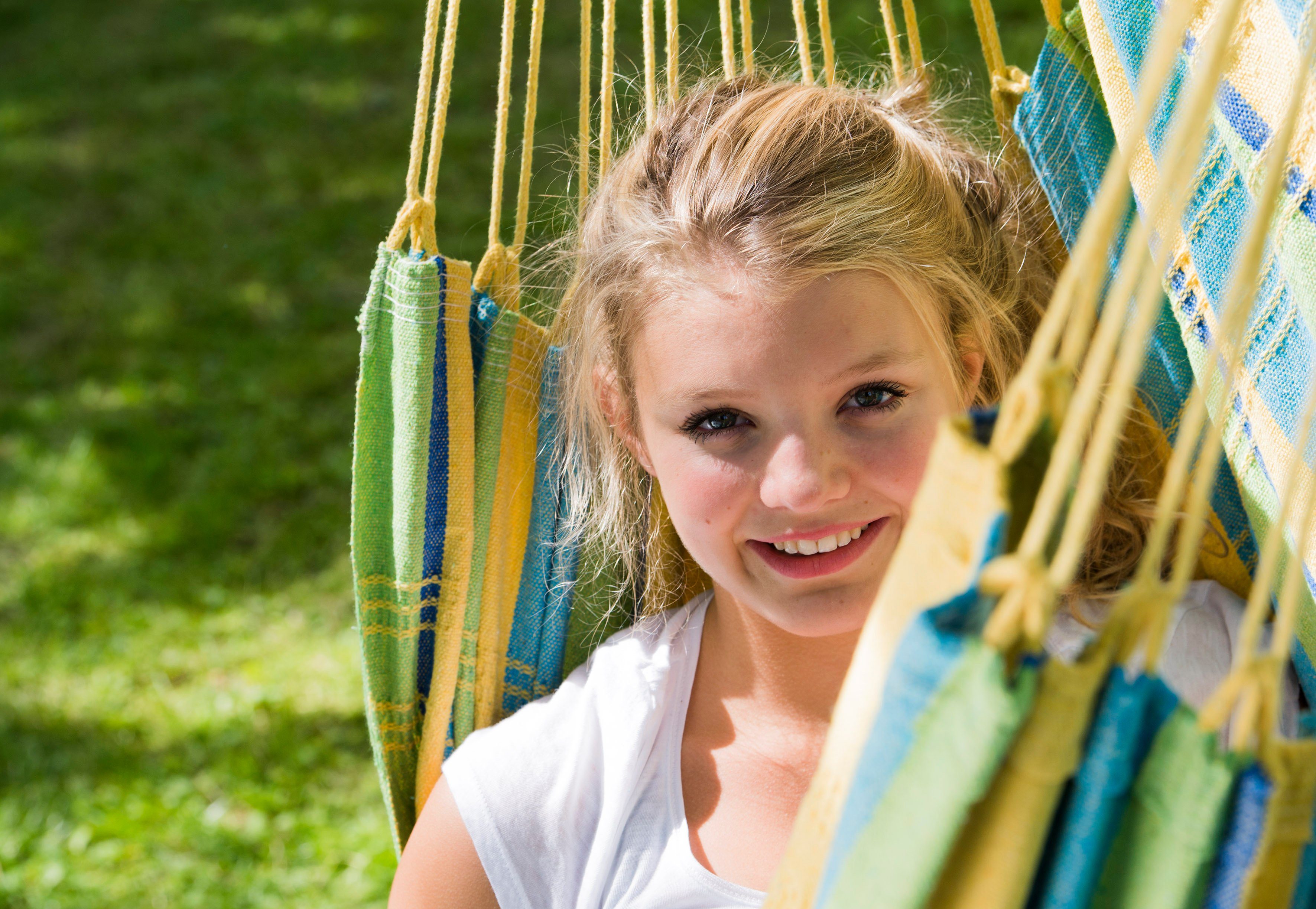 Amazonas Hängesessel Brasil KingSize Hängestuhl (Belastbarkeit 150 kg, Handgefertigt, aus recycelten Materialien), Große Sitzfläche