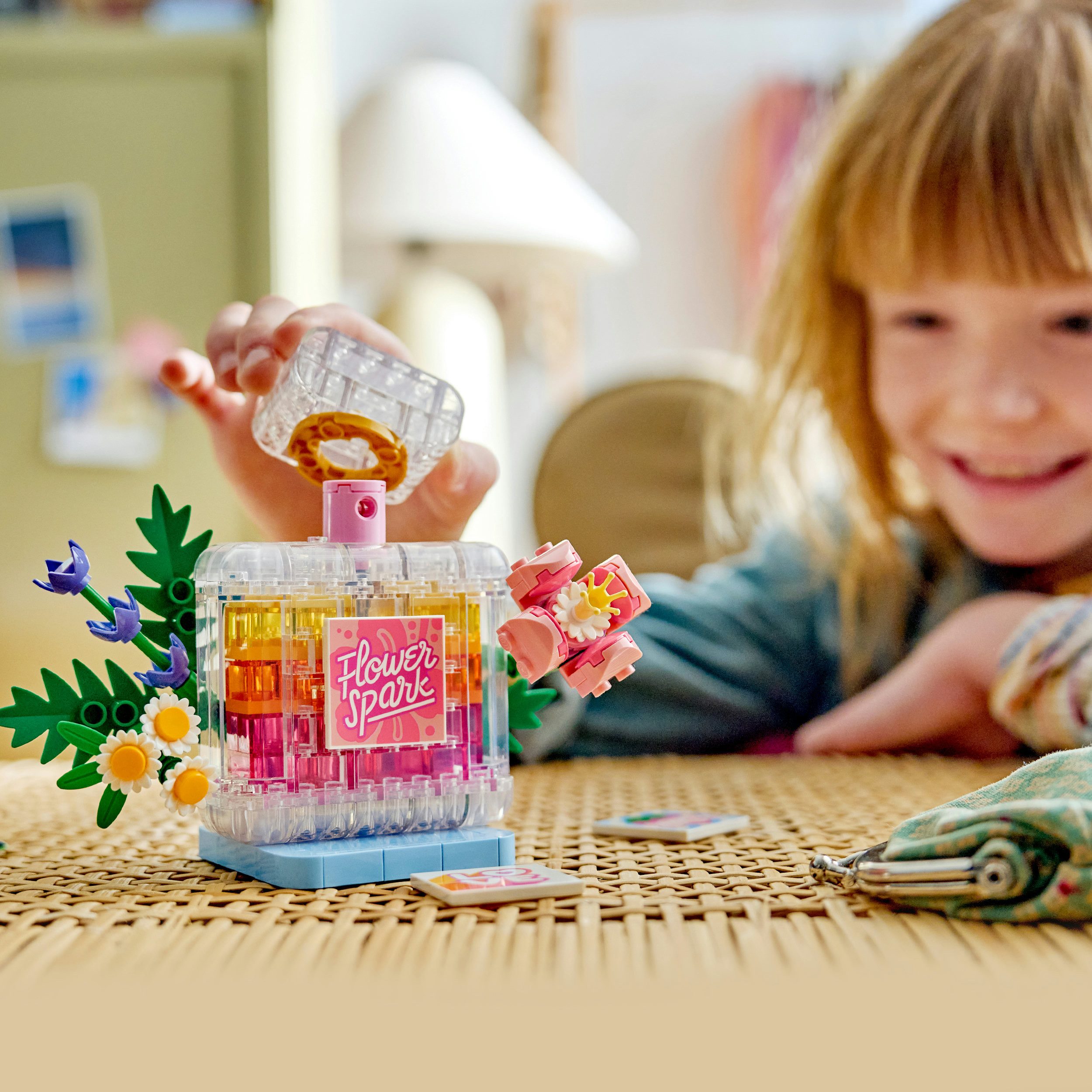 LEGO® Parfümflasche mit Blumendeko (31383), LEGO Creator Konstruktionsspielsteine, (286 St), Made in Europe