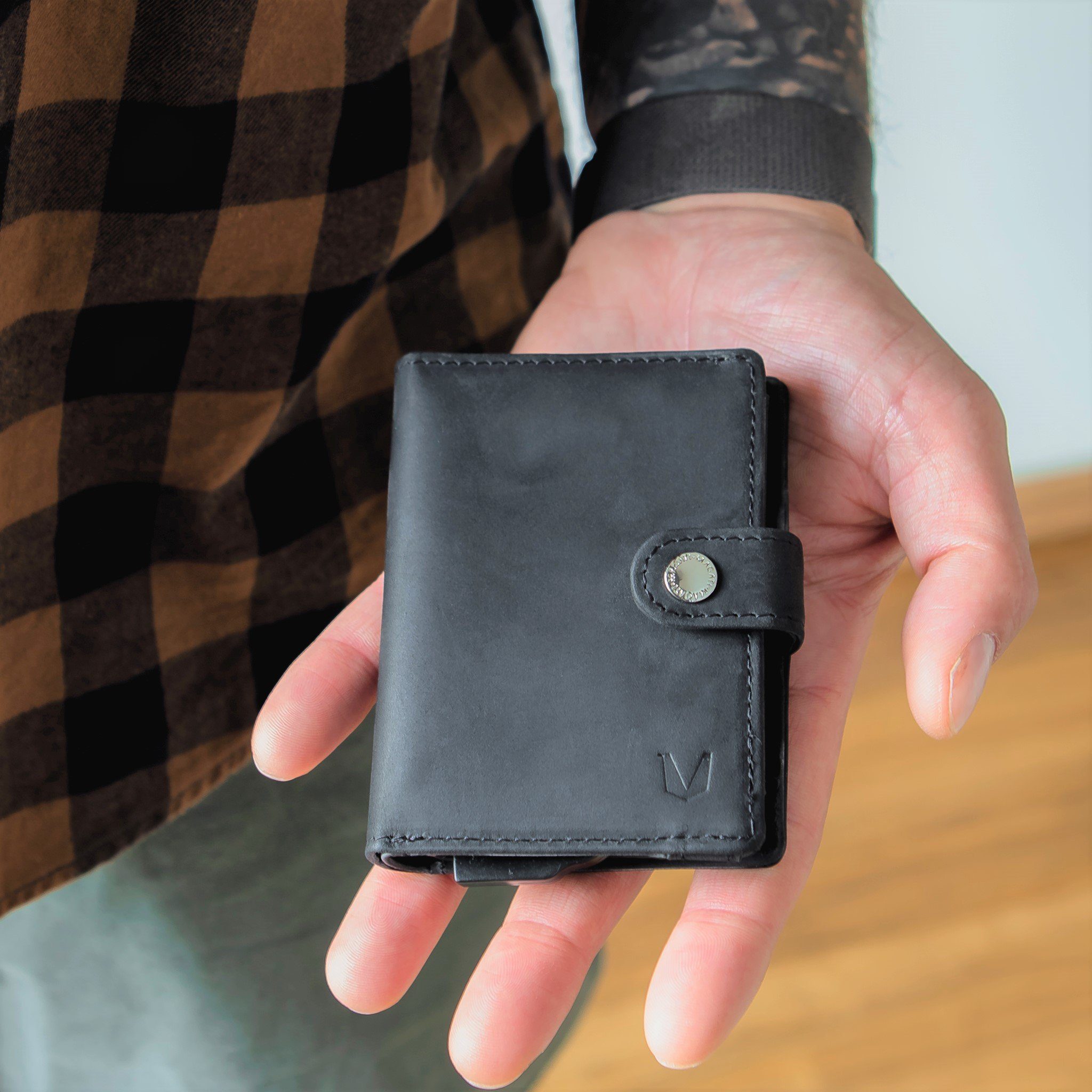 MAGATI Mini Geldbörse Slim Wallet RFID-Schutz, Geschenkbox, (Inkl. Rindsleder, Geldscheinfach echtes NAGA Optionaler Kartenschieber, Fundservice), Cognac