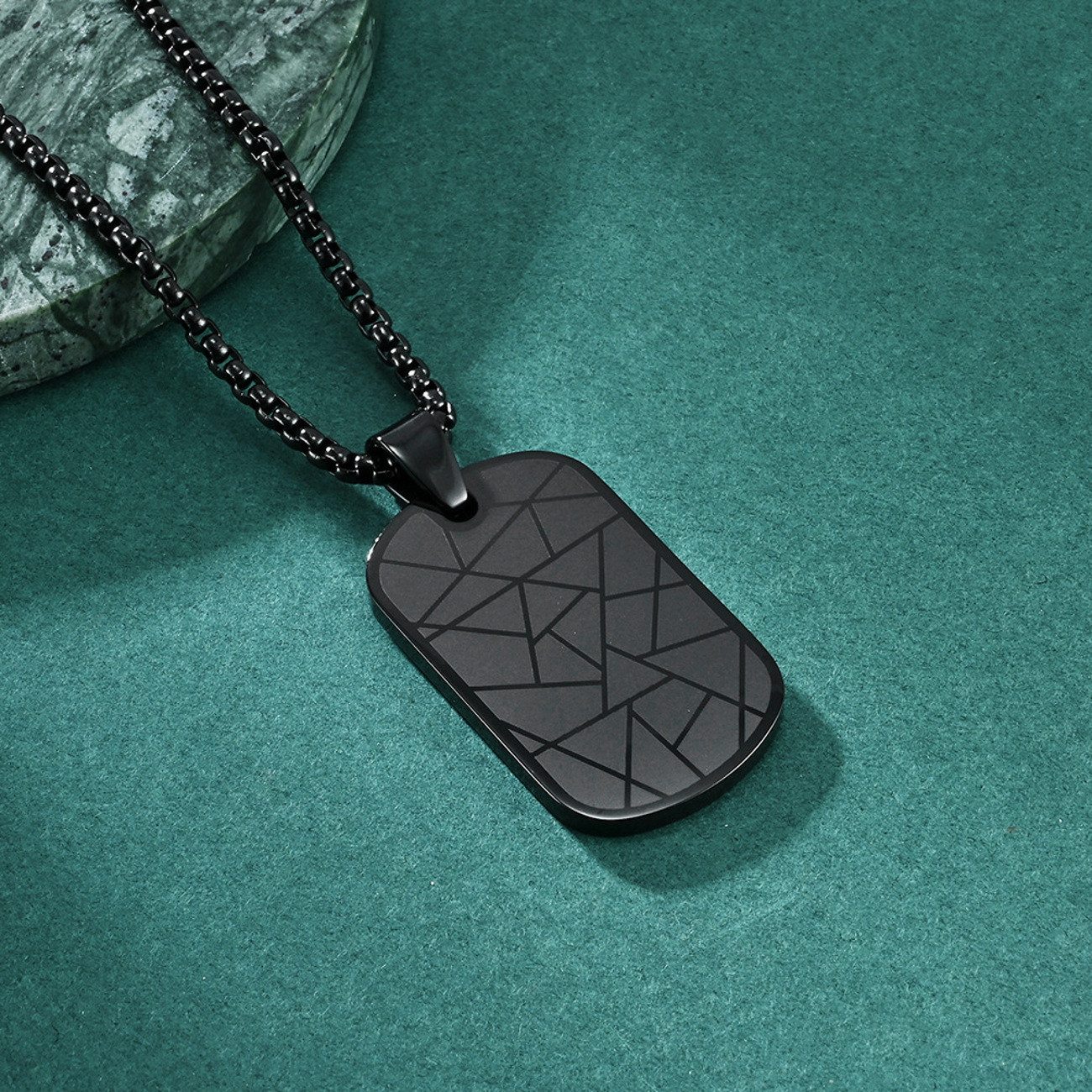 KARMA Kette mit Anhänger Herren Dog Tag Edelstahl Schwarz 60 cm Herrenkette (Geschenk für Ihn, 1-tlg., Herrenhalskette Hundemarke modern), Herrenschmuck Edelstahlkette