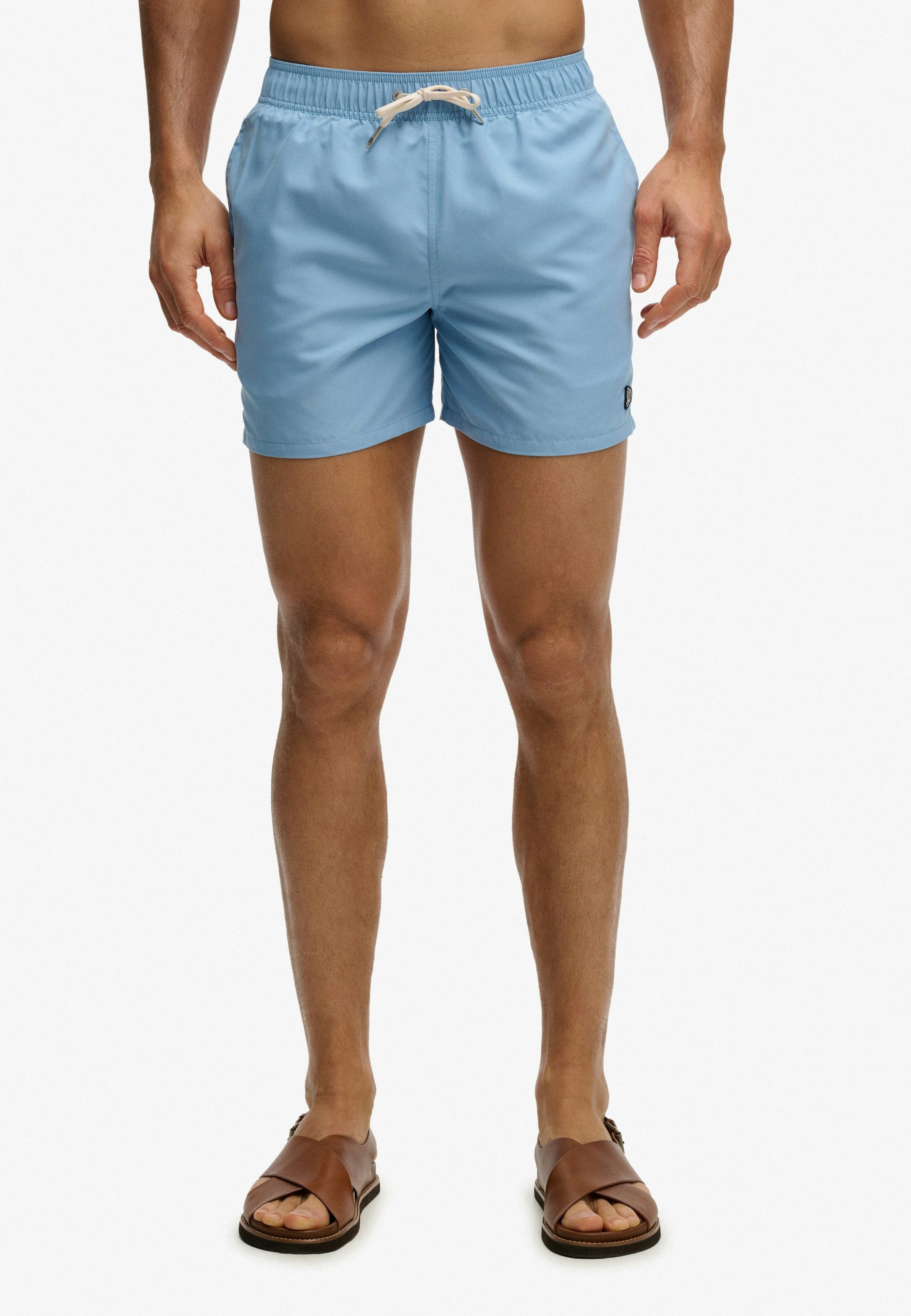 Superdry Badeshorts EMBROIDERED LOGO 15 SWIM SHORT aus Polyester, modische Passform, unifarbenes Design, pflegeleicht