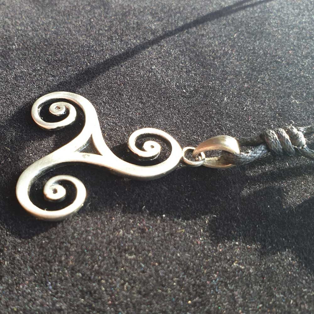 HOPLO Kettenanhänger Triskele Anhänger Schmuck Zinn 35x32mm mit Schnur günstig online kaufen