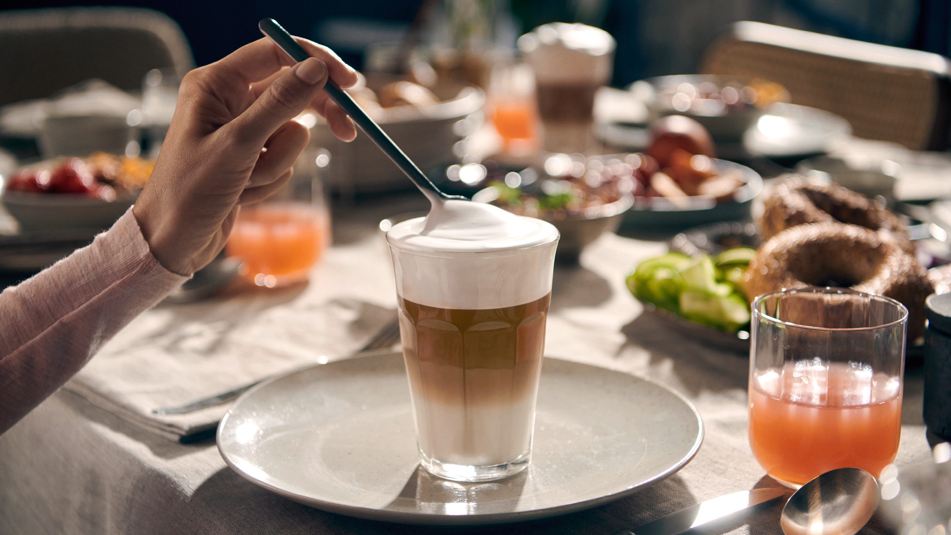 SIEMENS Isoliermilchbehälter TZ80009N, Zubehör für Siemens Kaffeevollautomaten EQ.7 Plus aromaSense, EQ.5 macchiato, EQ.5 macchiatoPlus, freshLock Deckel, 0,5 l, für alle Kaffeevollautomaten der EQ. Reihe