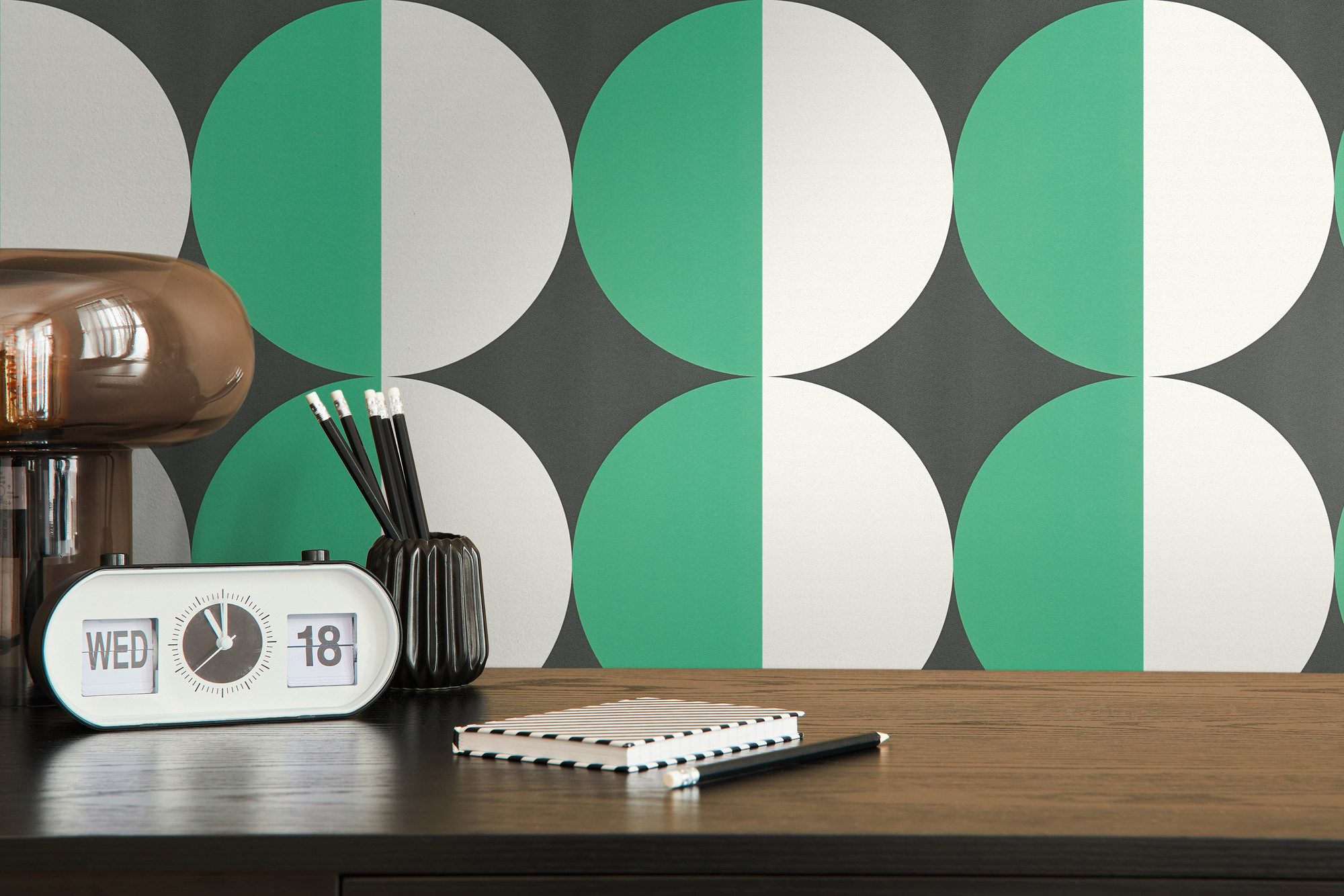 living walls Vliestapete LIMITED – Retro Color Circles, leicht strukturiert, colorblocking, Retro, geometrisch, (1 St), Große Kreise und Kontrastflächen im ausdrucksstarken Retro-Look