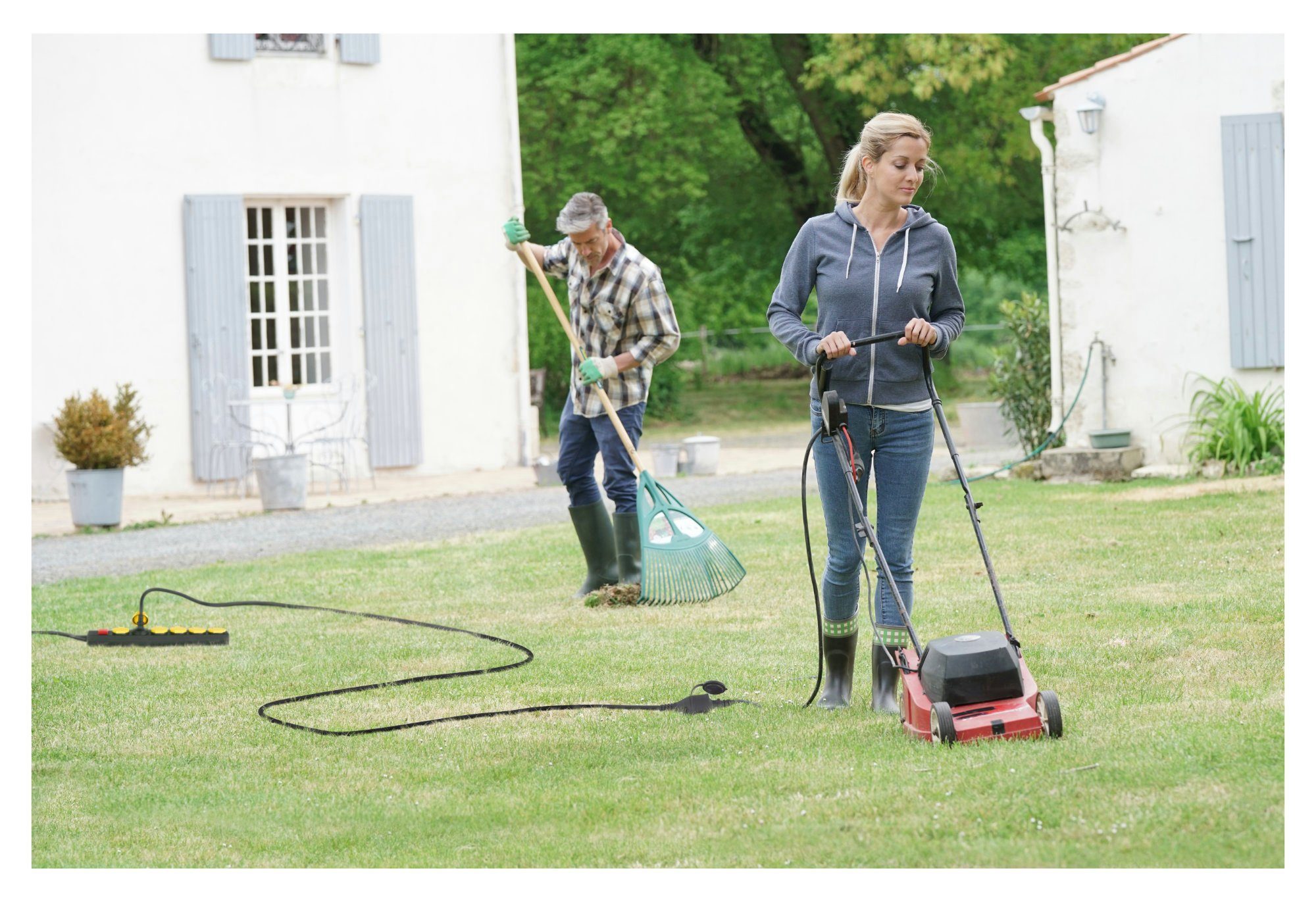 Stagecaptain Verlängerungskabel Aussenbereich 2,5m, IP44, H07RN-F Kabel (3x1,5 mm) Verlängerungskabel, Schuko, Schutzkontakt (250 cm), Gummiummantelt - Mit Kindersicherung und Abdeckkappe