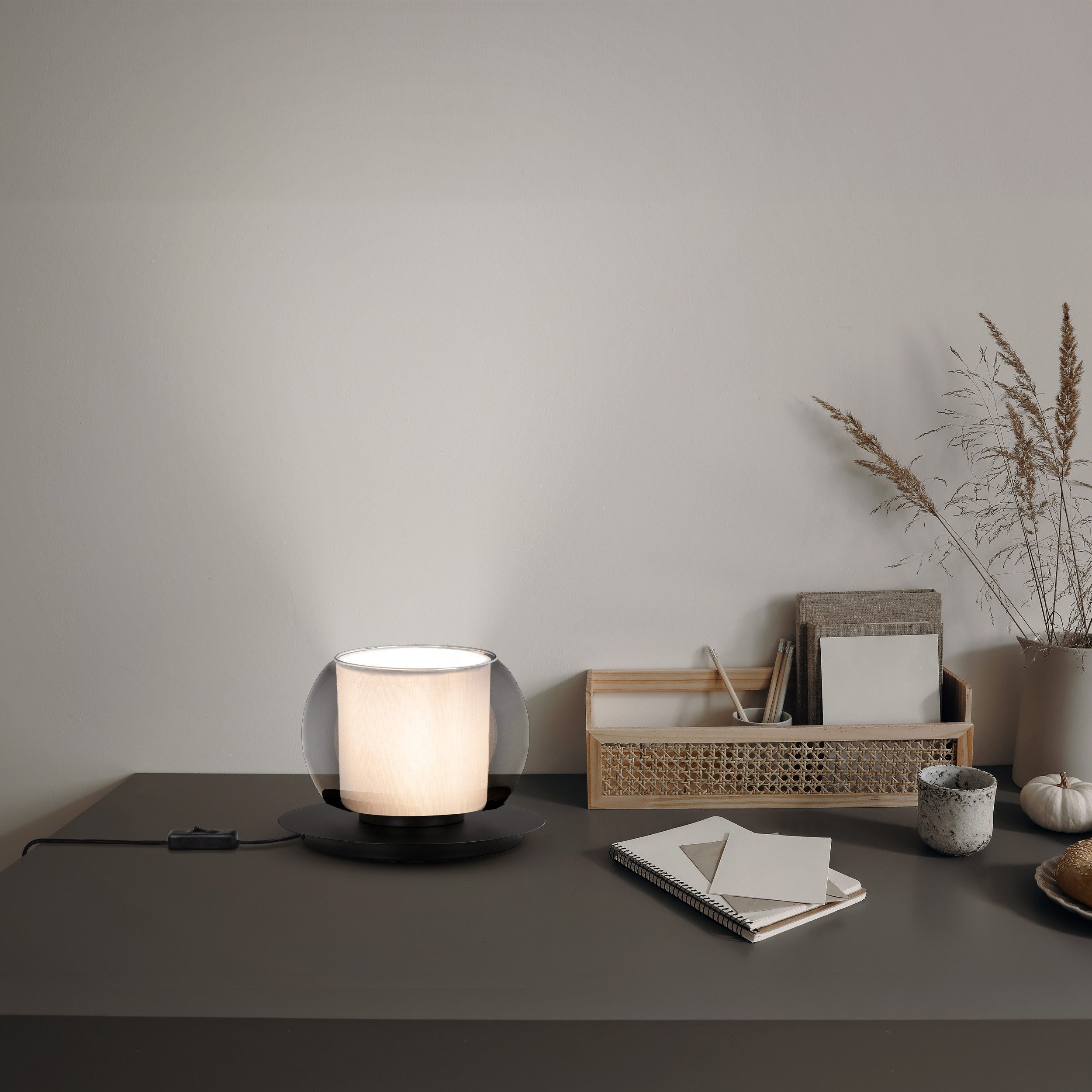 OTTO home Tischleuchte Tanissa mit Doppelschirm, ohne Leuchtmittel, runde Tischlampe, Rauchglas, Ø 18 cm, Stoffschirm, E27, Glasschirm