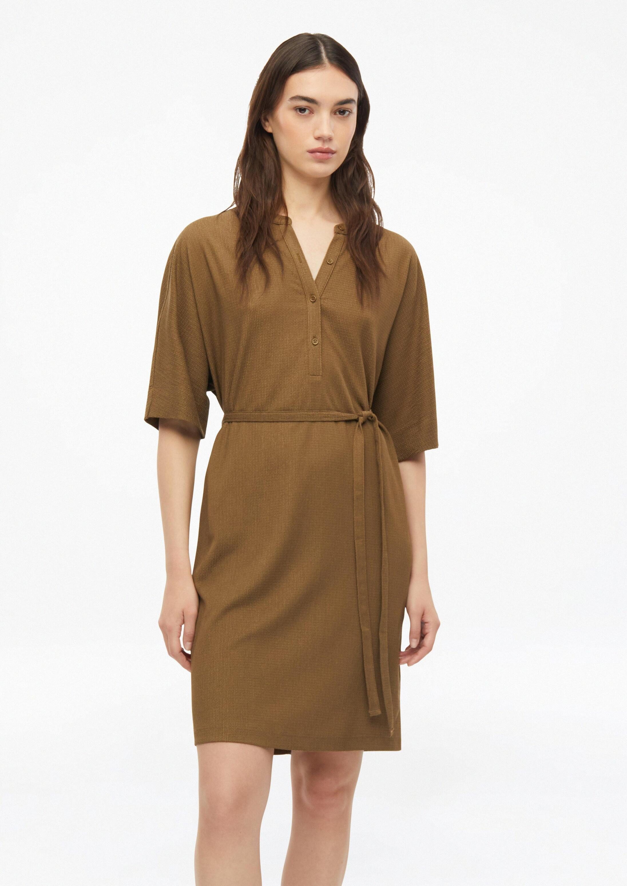 s.Oliver Midikleid Kleid Strukturiertes Jersey-Kleid mit Gürtel und Knopfleiste