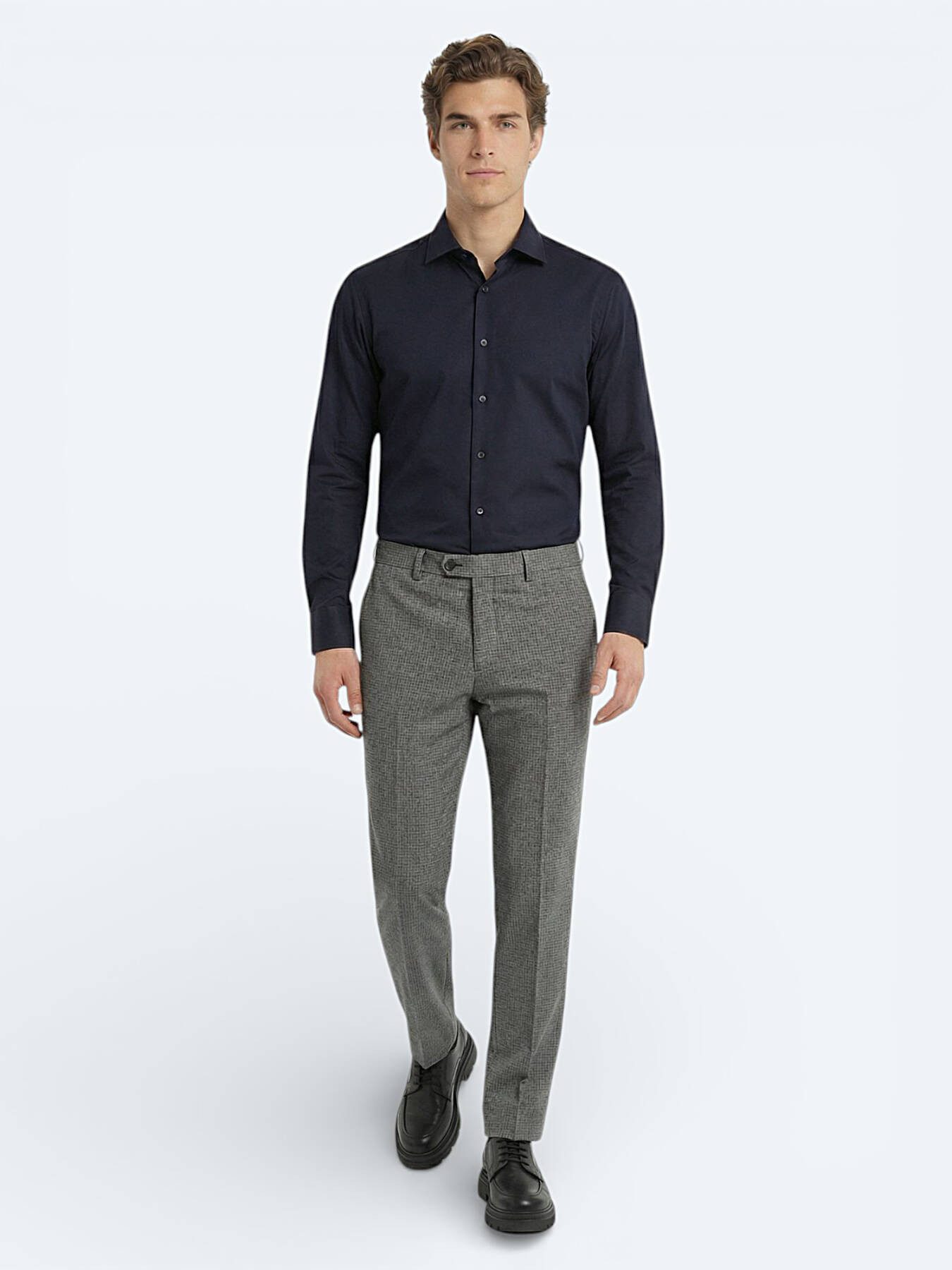 KİP Hemdbluse Schwarzes, schlichtes Slim-Fit-Hemd aus 100 % Baumwolle mit Webmuster.