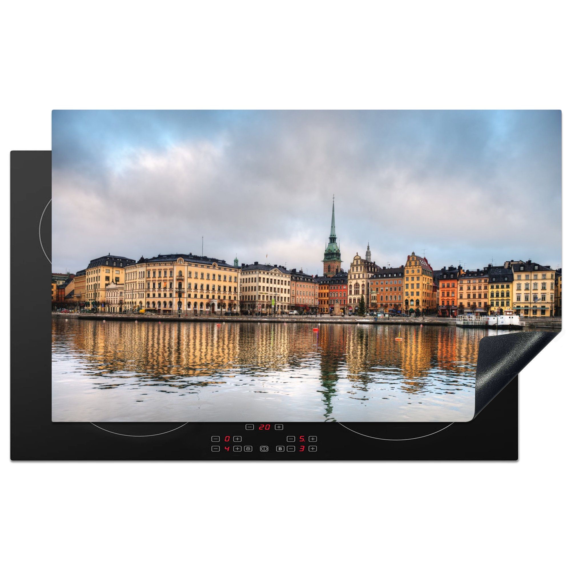 MuchoWow Herdblende-/Abdeckplatte Wolkendecke in Gamla Stan in Schweden, Vinyl, (1 tlg), 83x51 cm, Ceranfeldabdeckung, Arbeitsplatte für küche