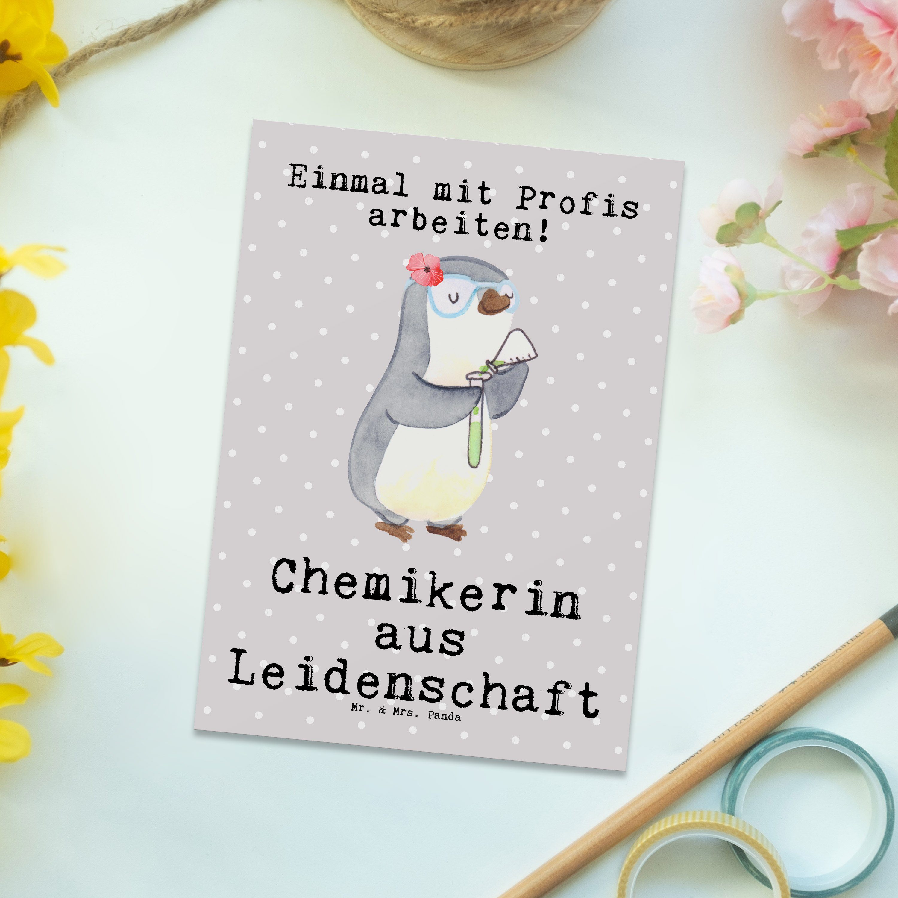 Geschenk, Mrs. Pastell Postkarte Panda - Leidenschaft Mr. & Chemielaborant Grau - aus Chemikerin