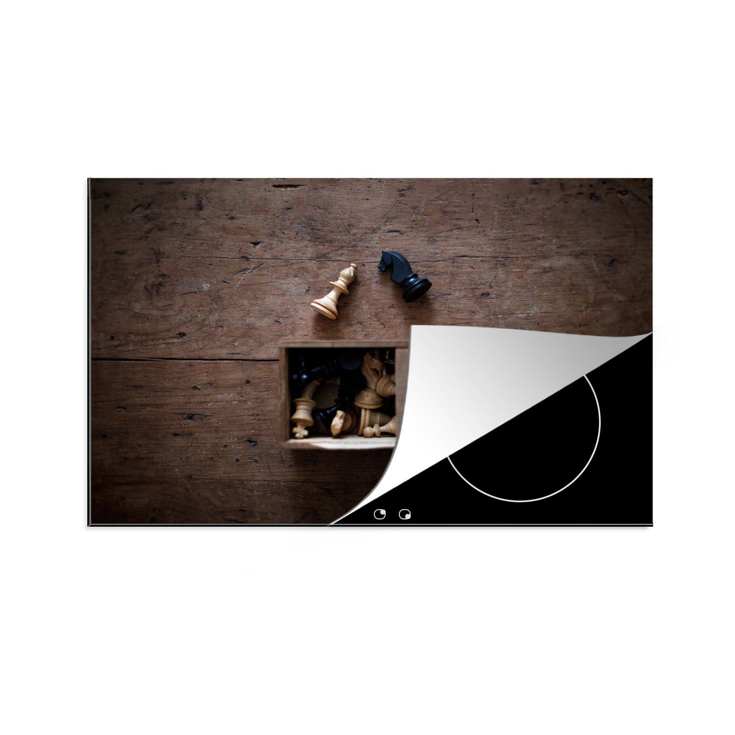 MuchoWow Herdblende-/Abdeckplatte Ein Schachspiel auf einem Eichentisch, Vinyl, (1 tlg), 81x52 cm, Induktionskochfeld Schutz für die küche, Ceranfeldabdeckung