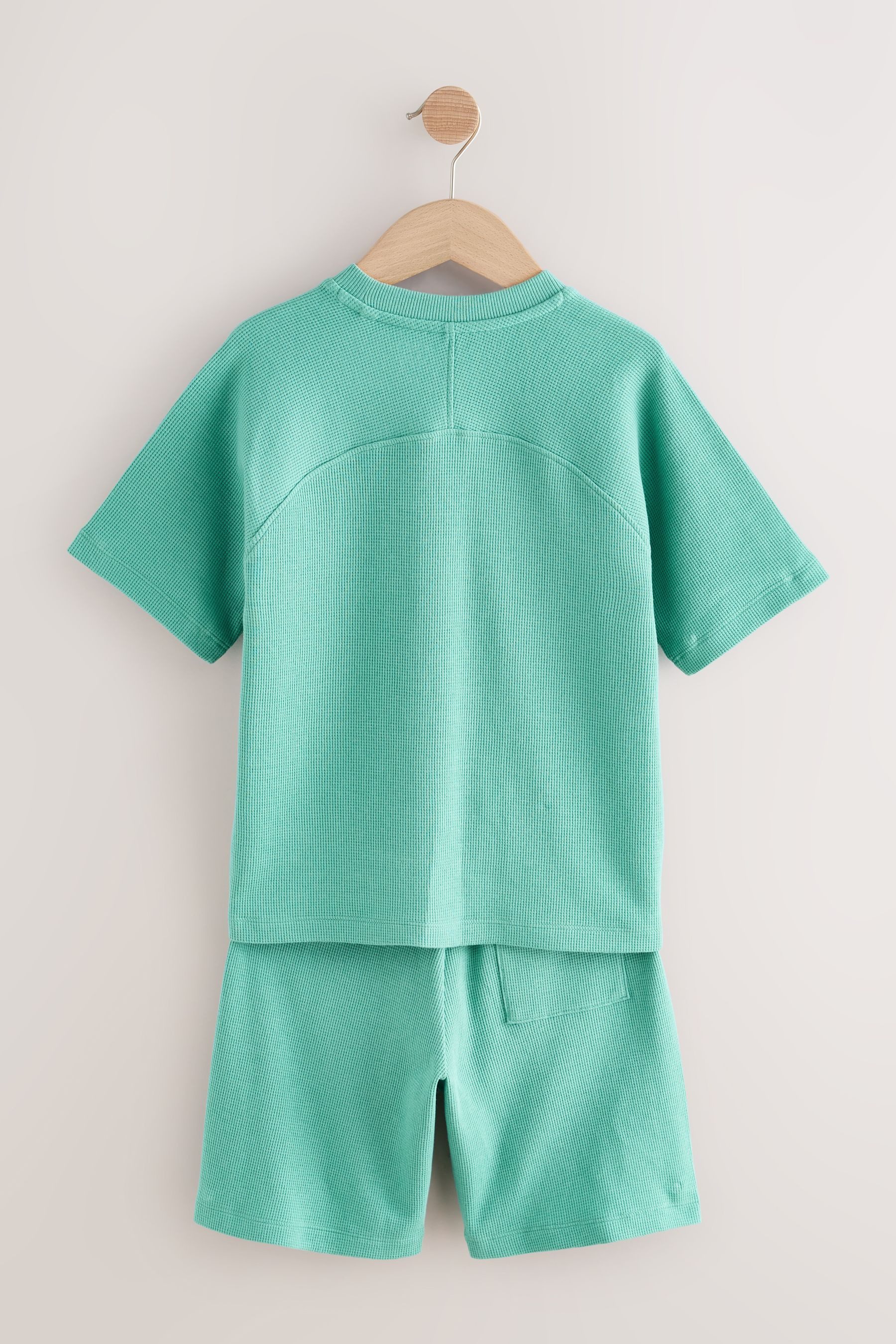 Next T-Shirt & Shorts Strukturiertes T-Shirt und Shorts, Set (2-tlg)