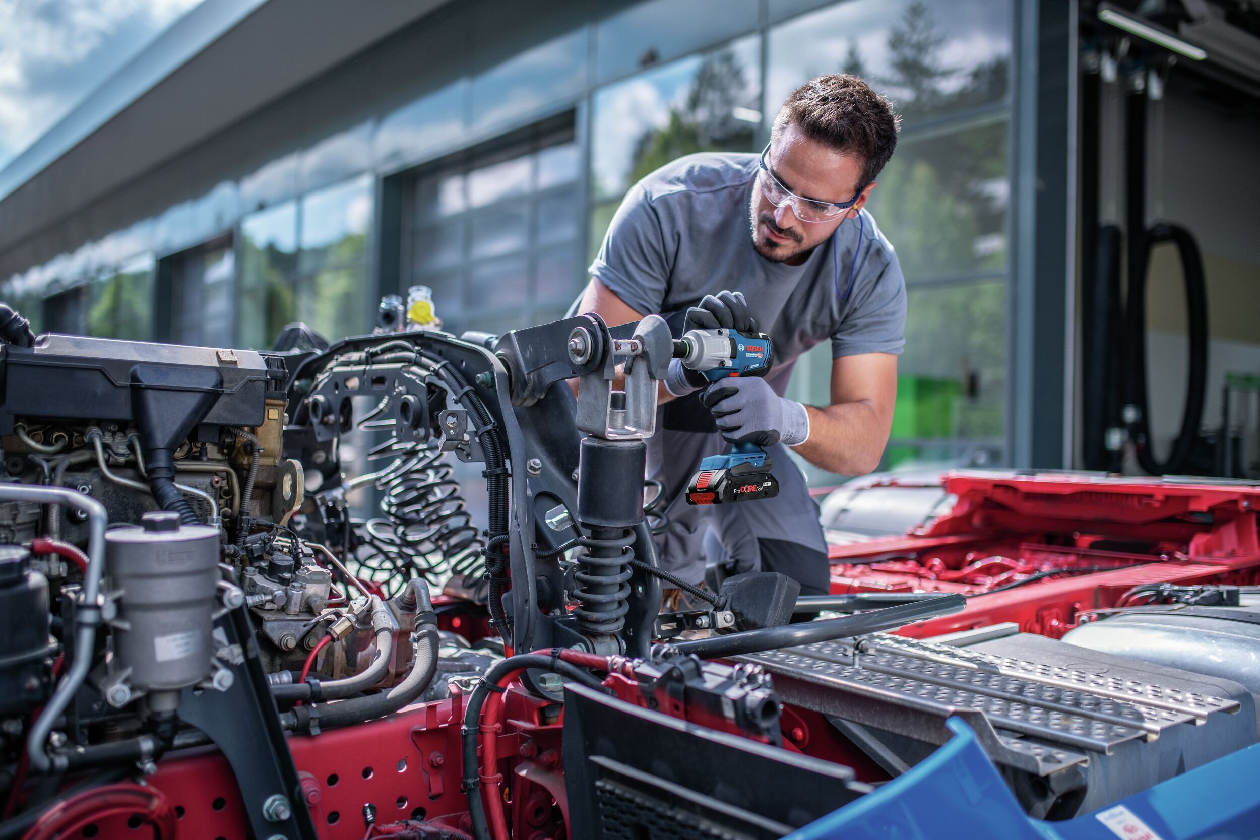 BOSCH Akku-Schlagschrauber GDS 18V-450 HC, 2300 U/min, 450 Nm, Drehschlagschrauber mit 2x Akku 5 Ah - in L-BOXX 136