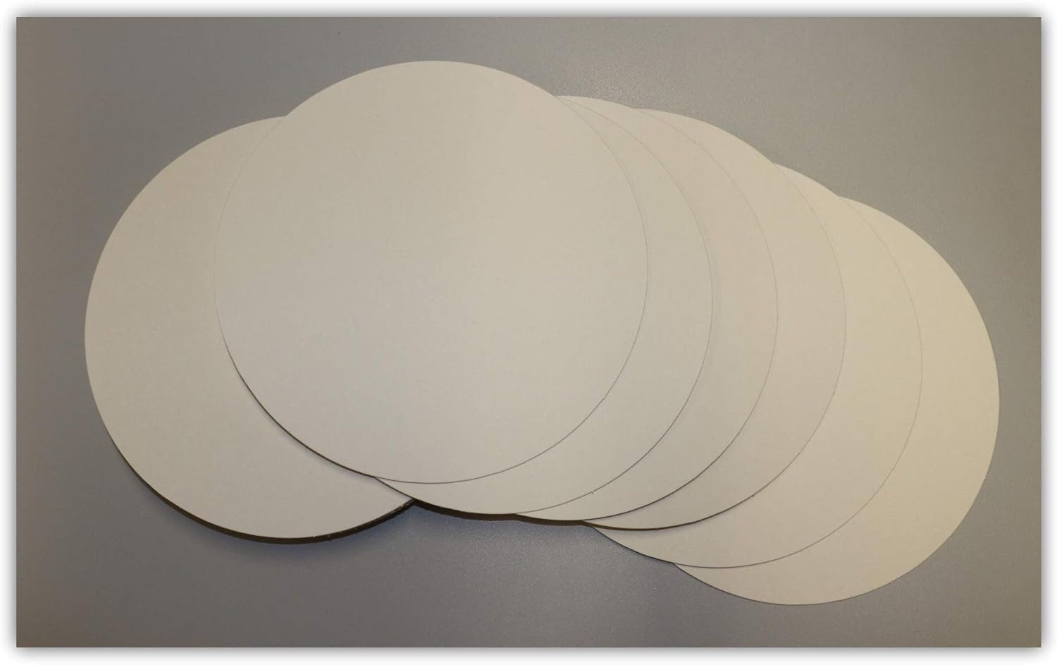 LYSCO Tortenplatte Tortenunterlagen Tortenscheiben Set, rund -weiß kompostierbar, Tortenunterlagen aus 100 % Frischfaserkarton, (auch geeignet für Kuchen, Deserts, Teilchen uvm, in unterschiedlichen Farben erhältlich), ohne Zusatz von Recyclingmaterial