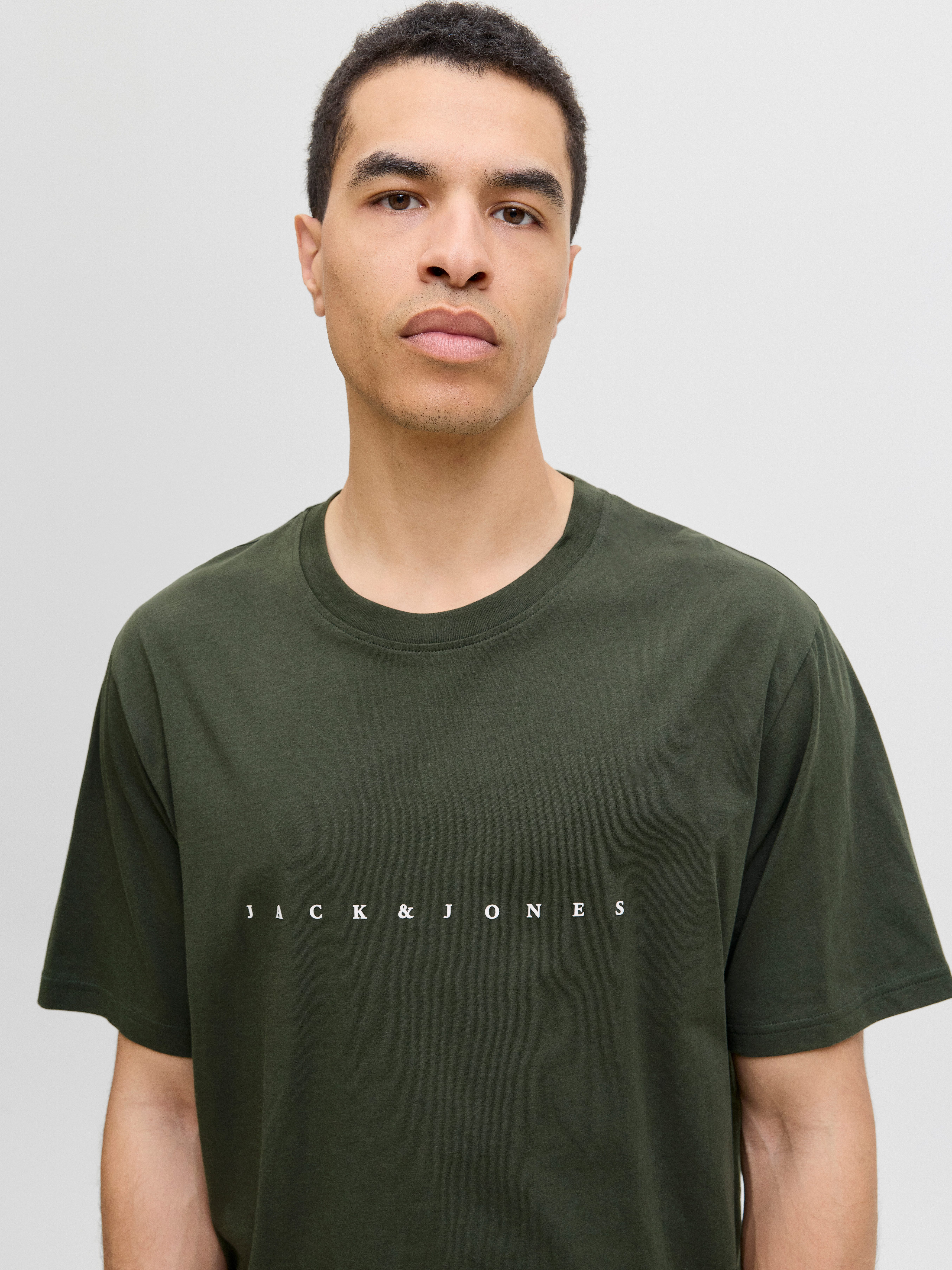 Jack & Jones Rundhalsshirt JJESTAR mit Pigmentprint und Baumwollgefühl mit günstig online kaufen