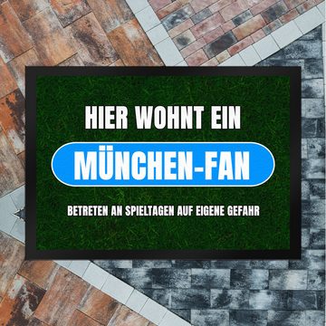Fußmatte Hier wohnt ein München-Fan Fußmatte in 35x50 cm mit Rasenmotiv, speecheese