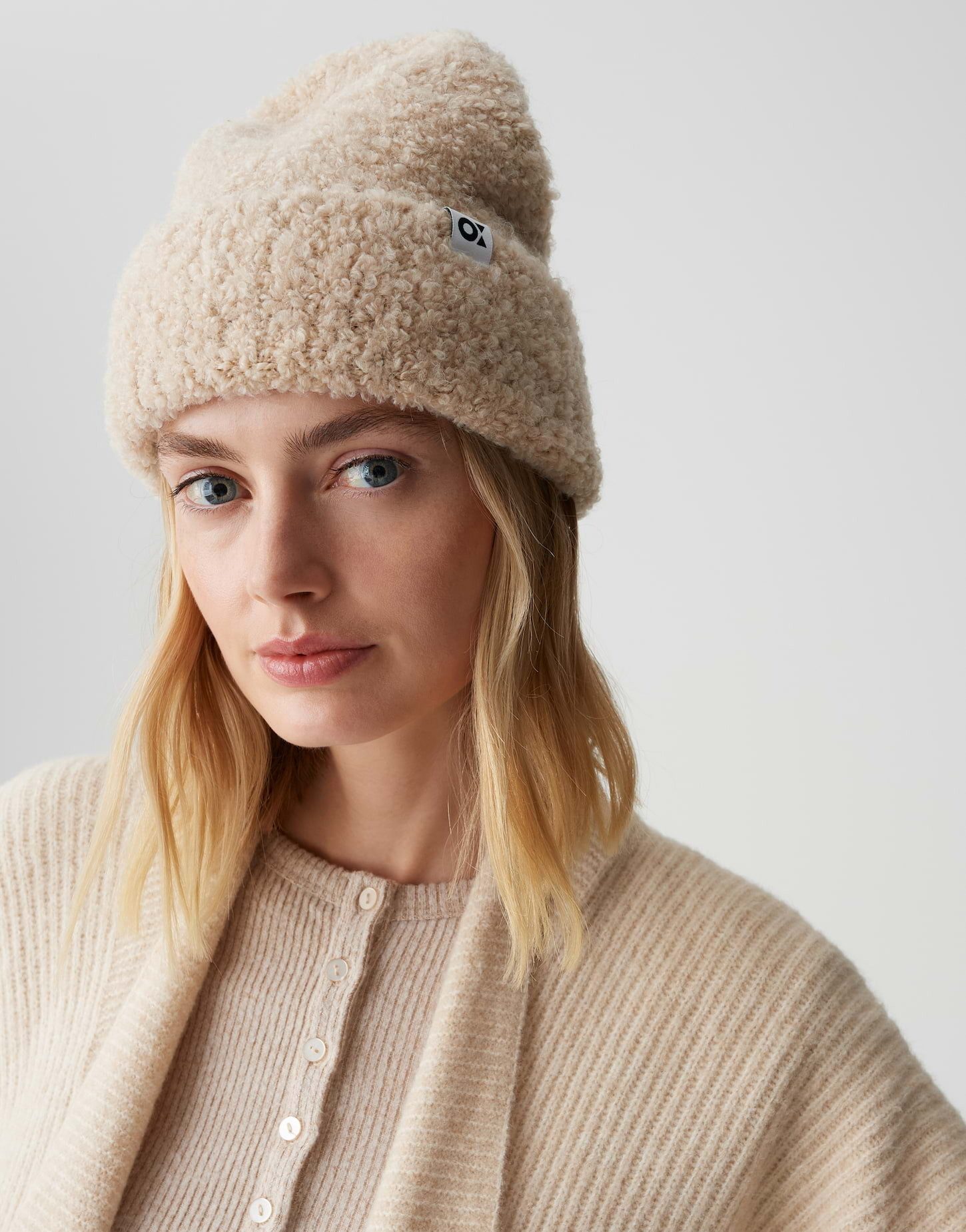 OPUS Strickmütze AWOMI aus kuscheligem Bouclé one size, flauschiger Griff günstig online kaufen