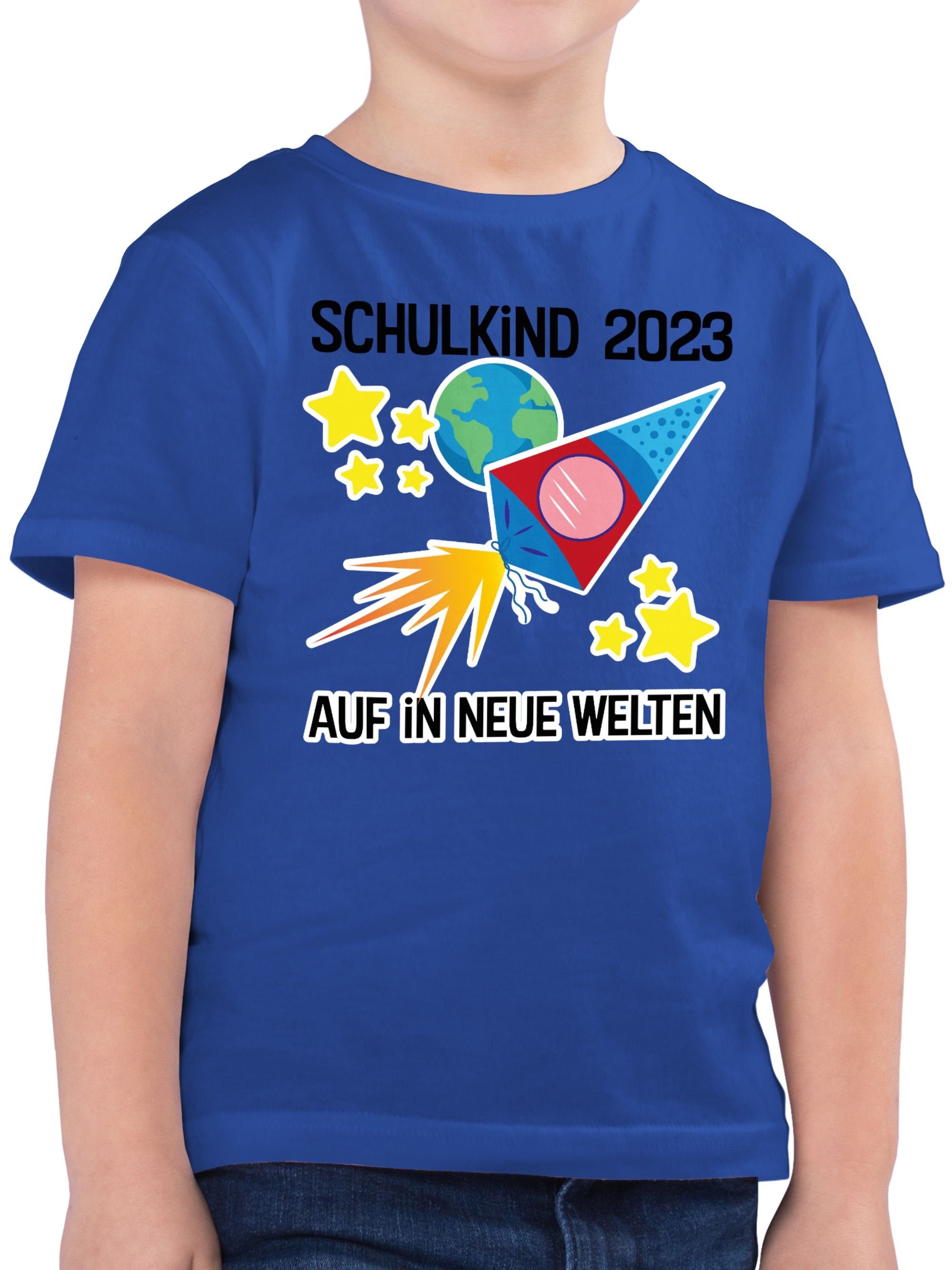 Shirtracer T-Shirt Schulkind 2023 Auf in neue Welten Einschulung Junge Schulanfang Geschenke 01 Royalblau