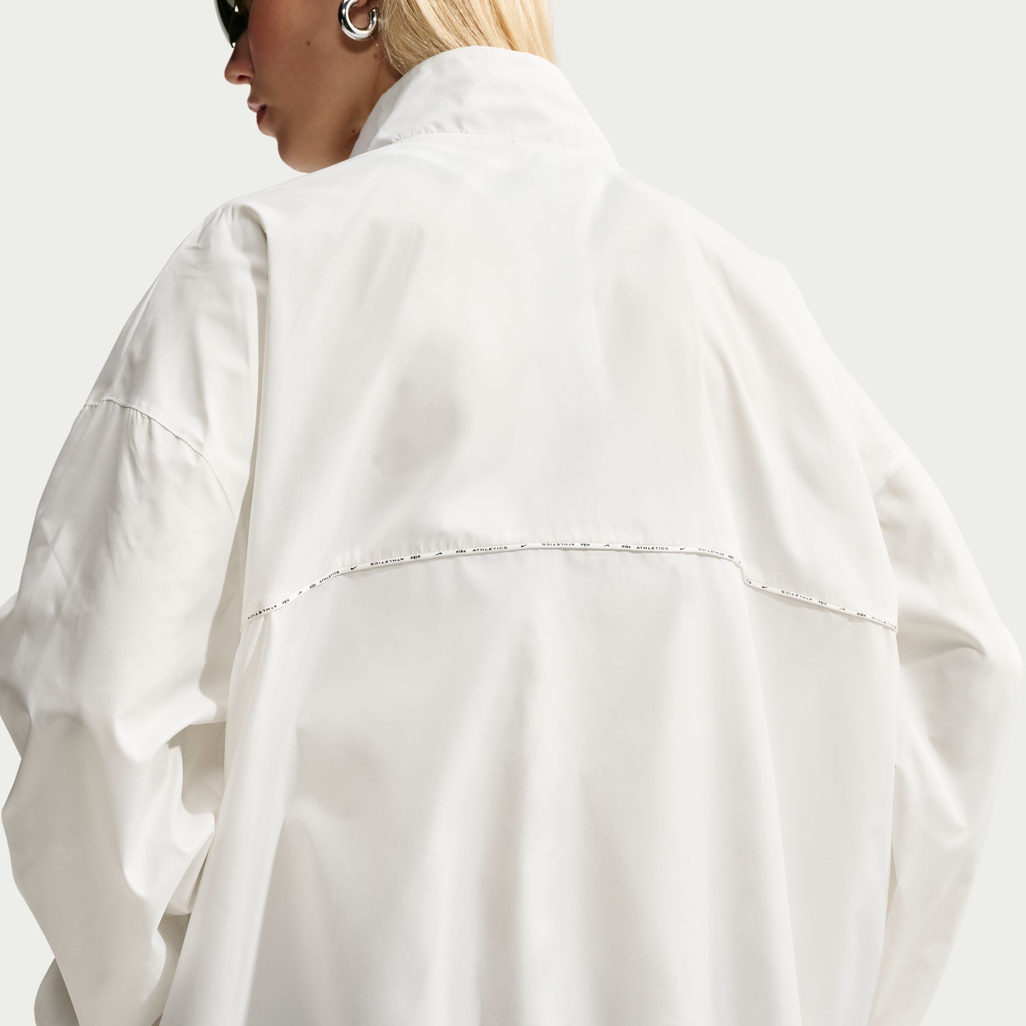 Nike Sportswear Trainingsjacke Nike Athletics Department Women's Repel Jacket mit sportlichem Stil, für Training und Streetwear