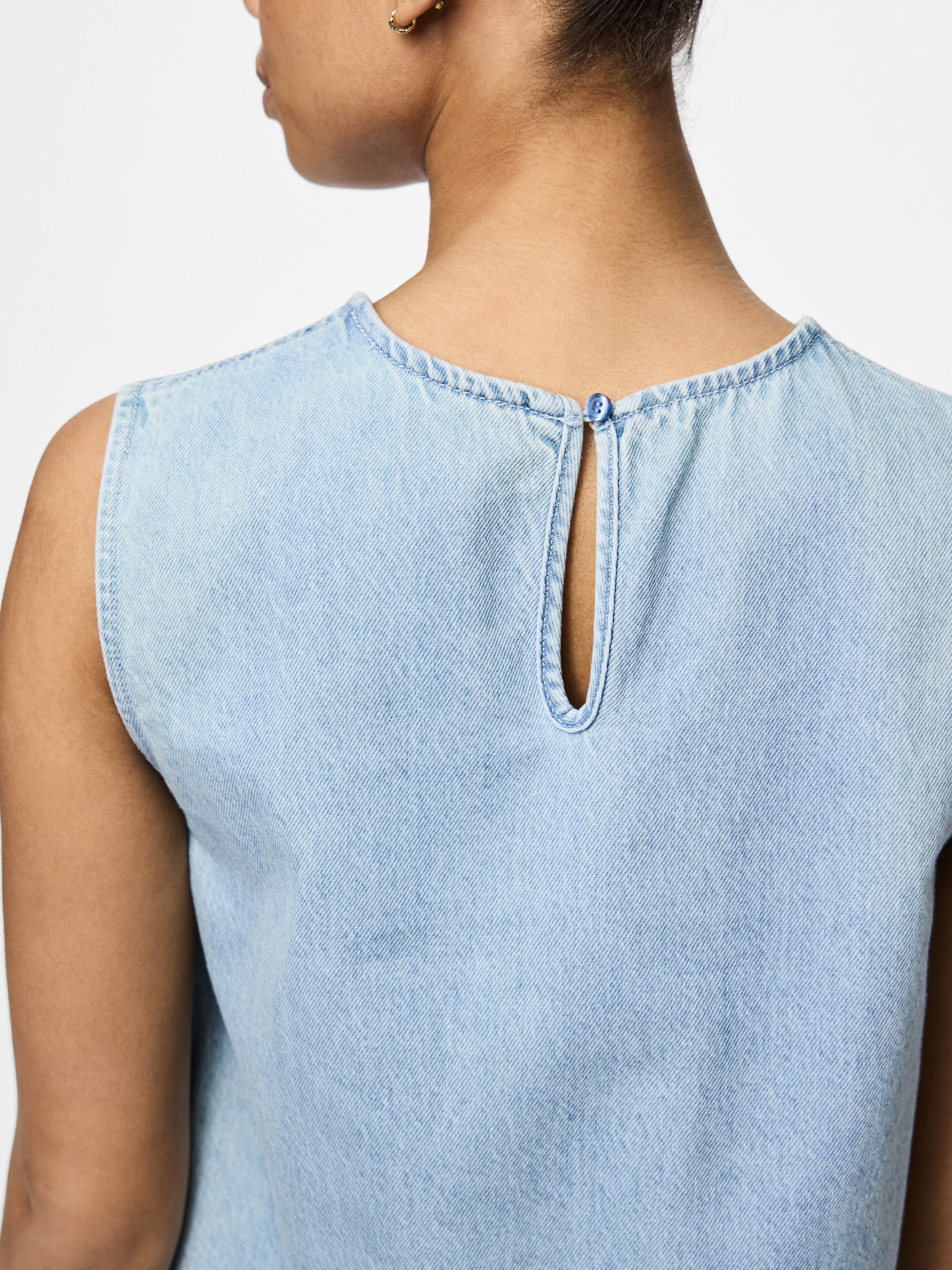 pieces Jeanskleid PCFLORA SL MINI DENIM DRESS NOOS mit A-Linien-Schnitt