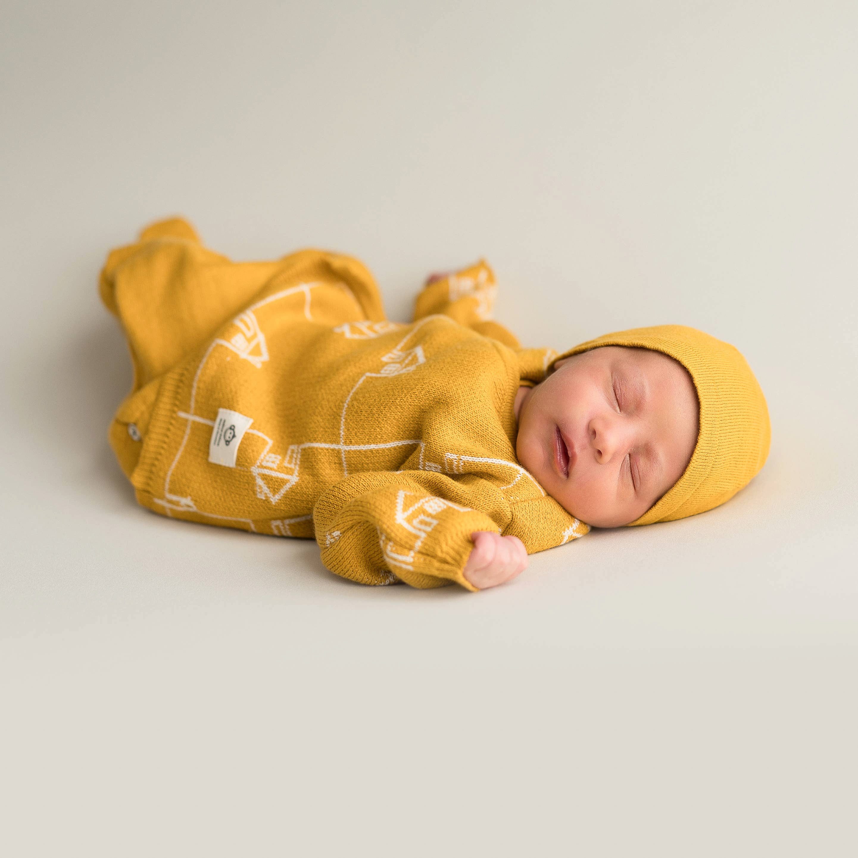 suebidou Neugeborenen-Geschenkset Wunderschönes 4 teil.Set für Neugeborene aus Baumwolle Feinstrick 4 teiliges Set aus Baumwolle weich und bequem