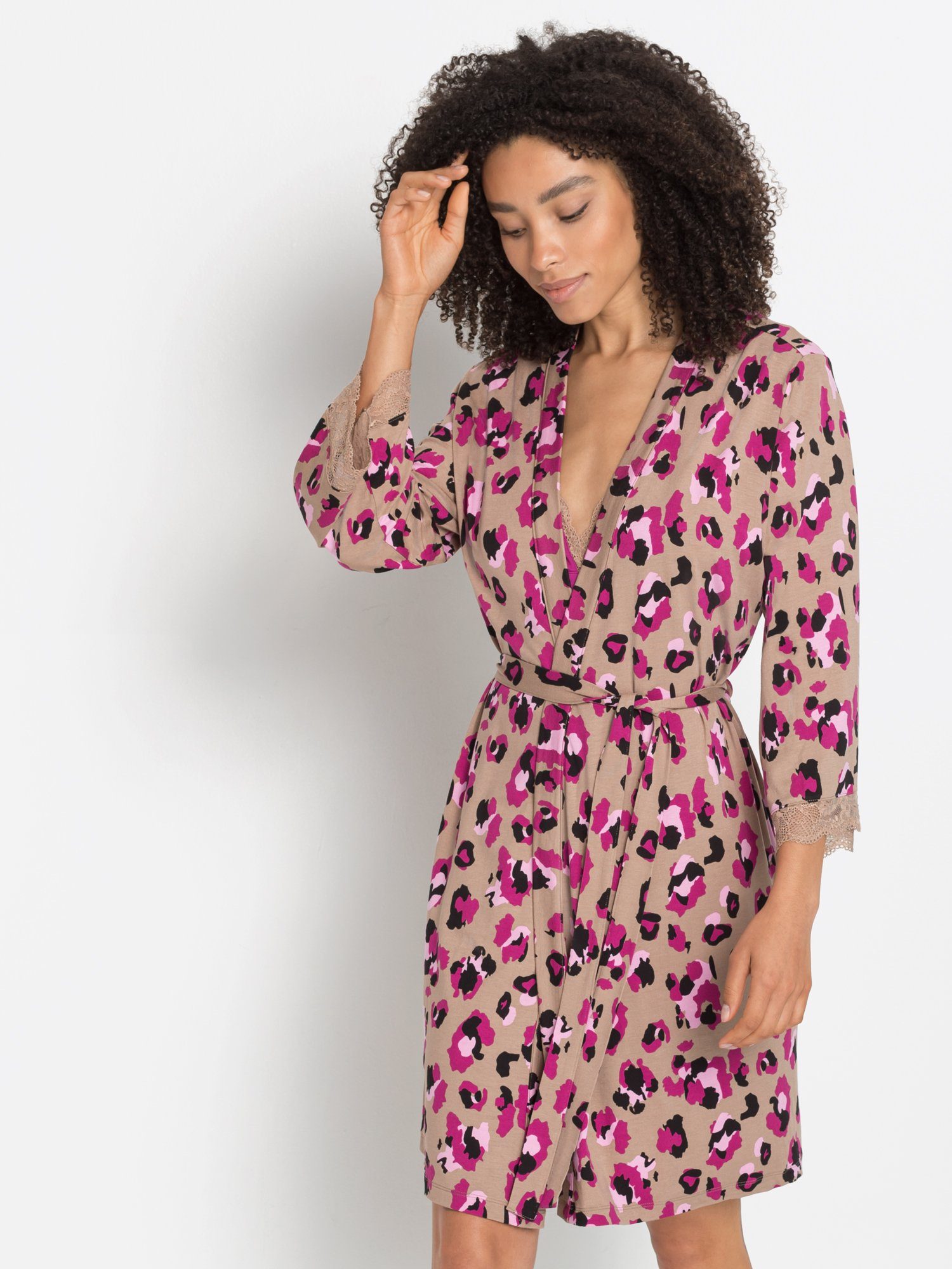 LASCANA Kimono, Midilänge, Viskose, Kimono-Kragen, mit schönen Spitzendetai günstig online kaufen