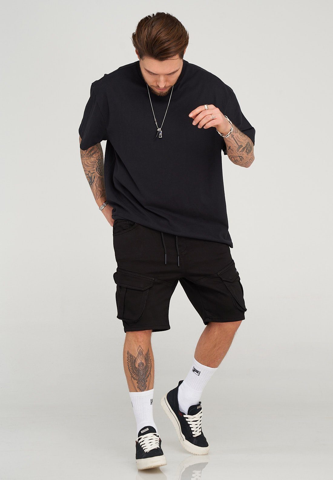 behype Shorts STANLAY mit modischen Cargotaschen schwarz