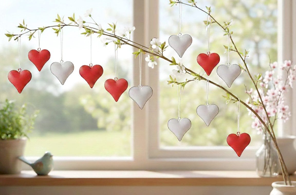 LB H&F Lilienburg Dekohänger 12er SET Herz Herzen Metall Hängedekoration Anhänger Deko ROT WEISS (Dekohänger Dekoherzen basteln hängen modern, Hänger Deko Frühling Herbst Winter Weihnachten Taufe Liebe Muttertag), Metallanhänger Landhaus Hängedeko Fensterhänger Fensterdekoration Ostern Frühlingsdeko Geschenk Idee Muttertag Valentin Valentinstag Jahrestag Astbündel Zweig Osterdeko Sommer Osterschmuck Fensterdeko Liebe Hochzeitsdeko Geburtstagsdeko Mama Mutter Fenster Tür Fensterschmuck Herbstdeko Tischdeko, Herzhänger Herzanhänger Valentinsgeschenk basteln hängen Valentin), Shabby Hochzeit Geburtstag Geschenkanhänger Metallherzen Valentinstag