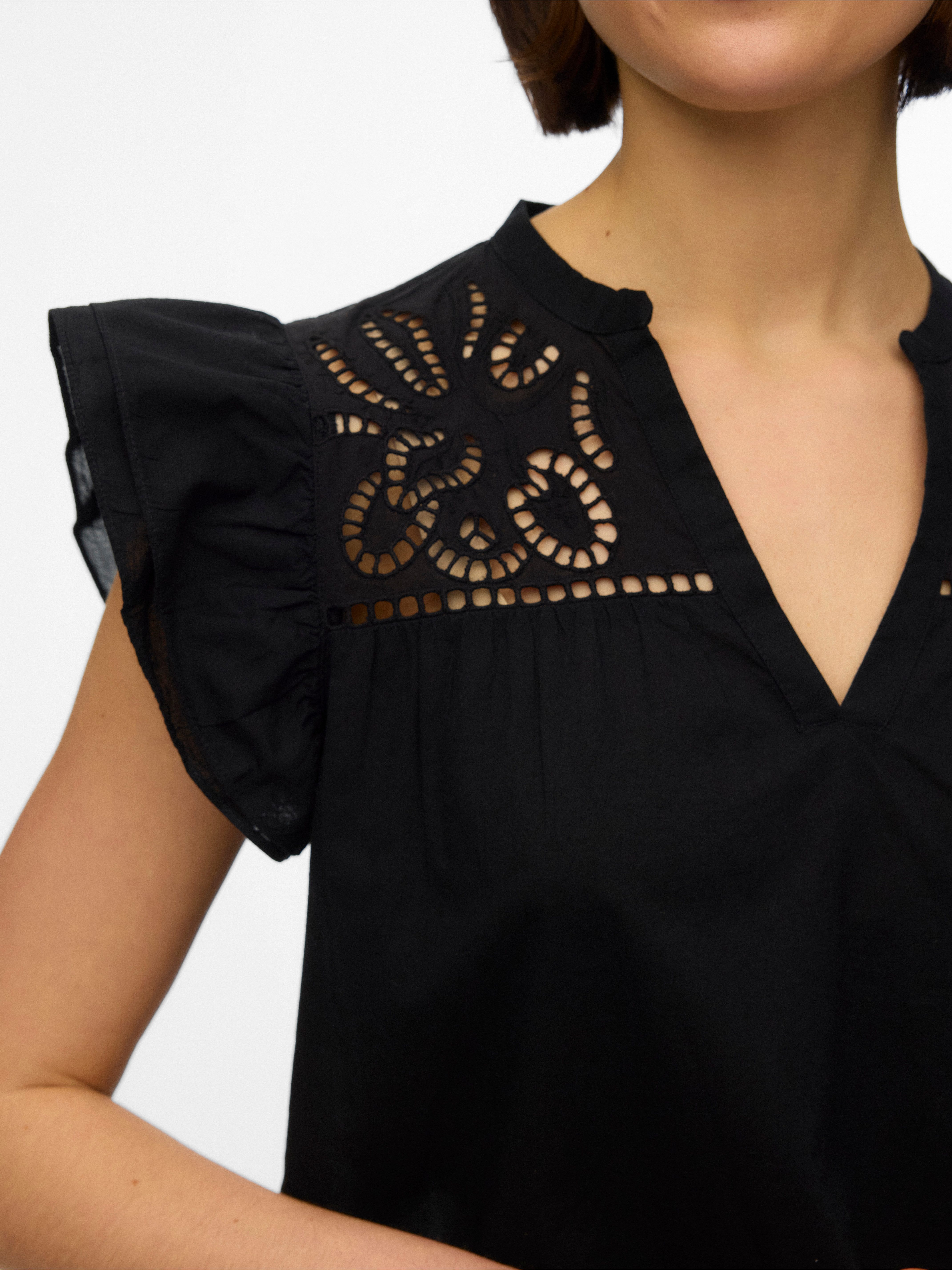 Vero Moda Kurzarmbluse VMLINE SS V-NECK TOP WVN NOOS Baumwolle, Lochstickerei
