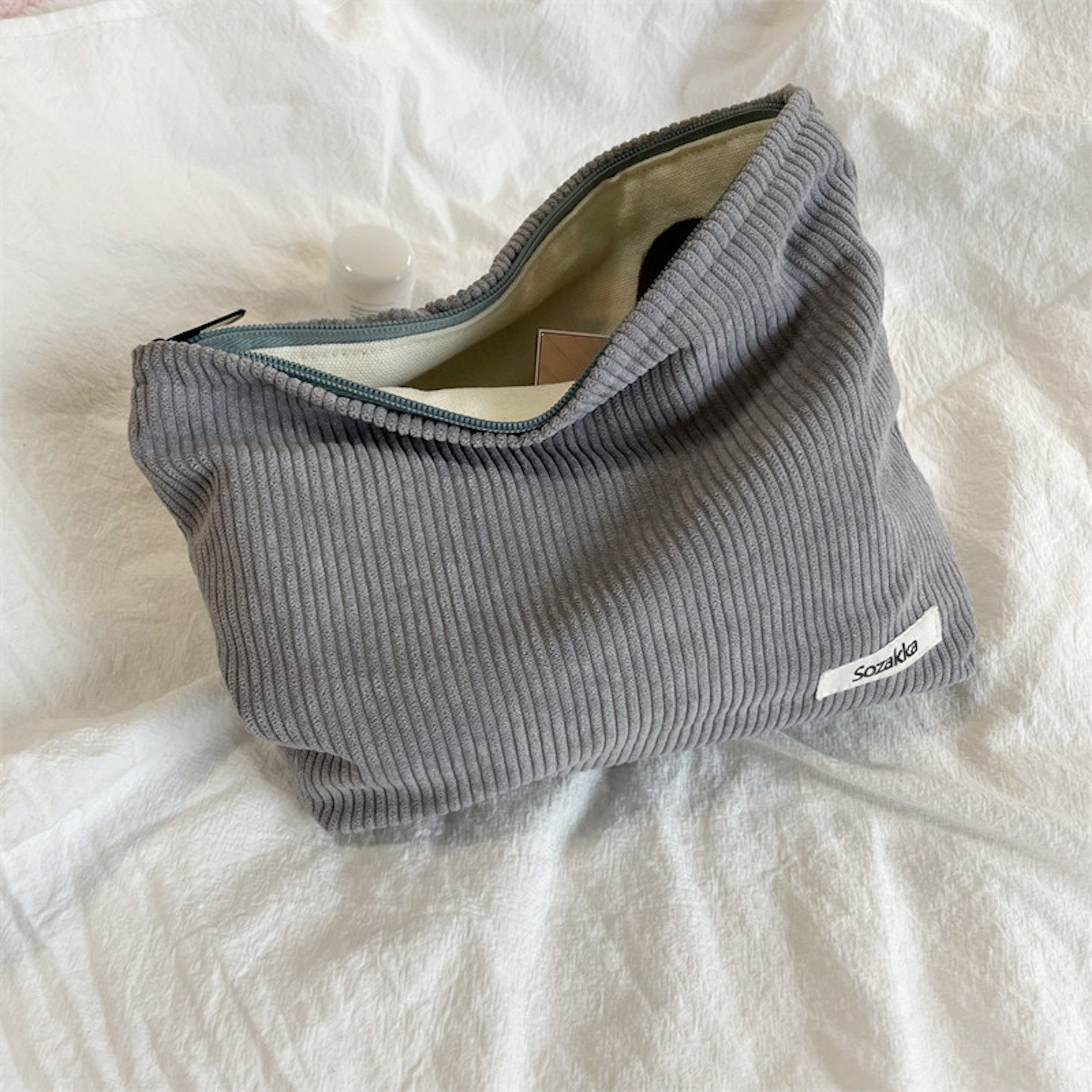 Malantis Kosmetiktasche Malantis Kosmetiktasche aus Cord – Etui & Reise-Organizer (Kulturbeutel aus umweltbewussten Kord Material, 1-tlg., Kosmetiktasche, Stifte Etui, Federmäppchen), Reisekosmetiktasche zum Aufbewahren von Make-up, Parfüm, Brille etc.