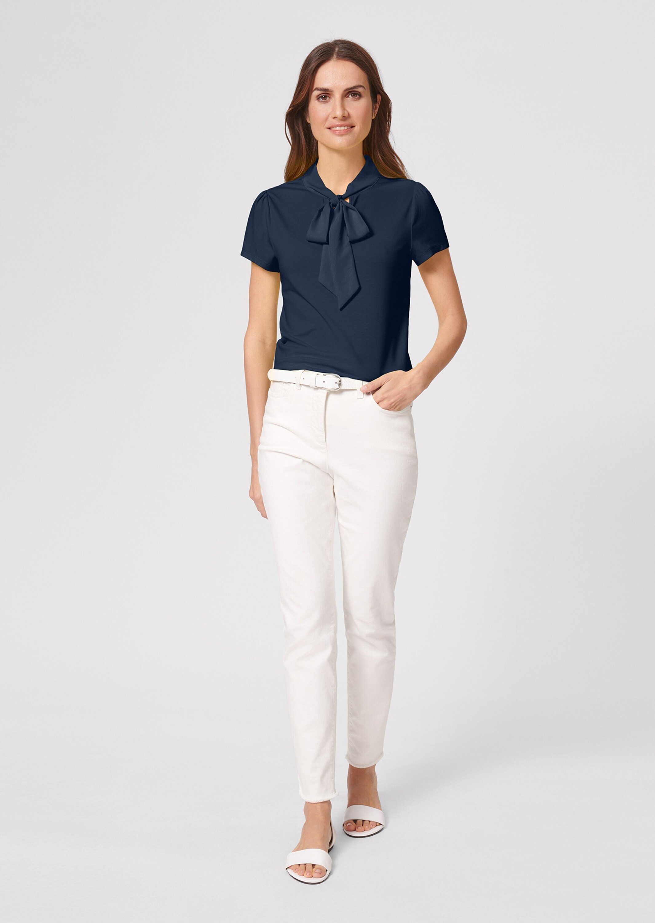 MADELEINE Kurzarmshirt Kurzarmoberteil mit Schluppe Schickes Blusenshirt mit V-Ausschnitt und Glanzbändern