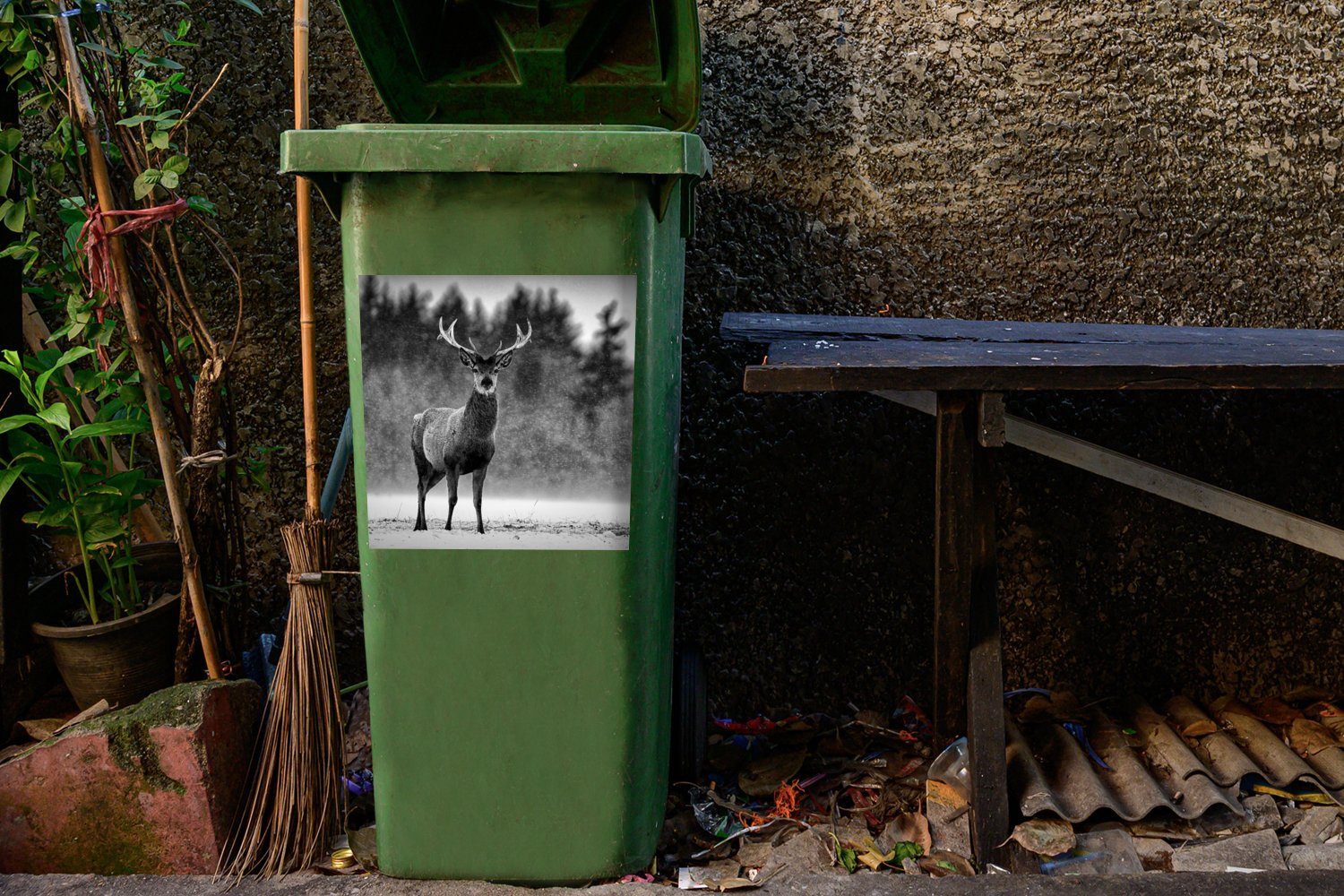 MuchoWow Wandsticker Tiere - Mülltonne, - St), Weiß Hirsche Container, Winter - Sticker, (1 Schwarz Abfalbehälter Mülleimer-aufkleber, 