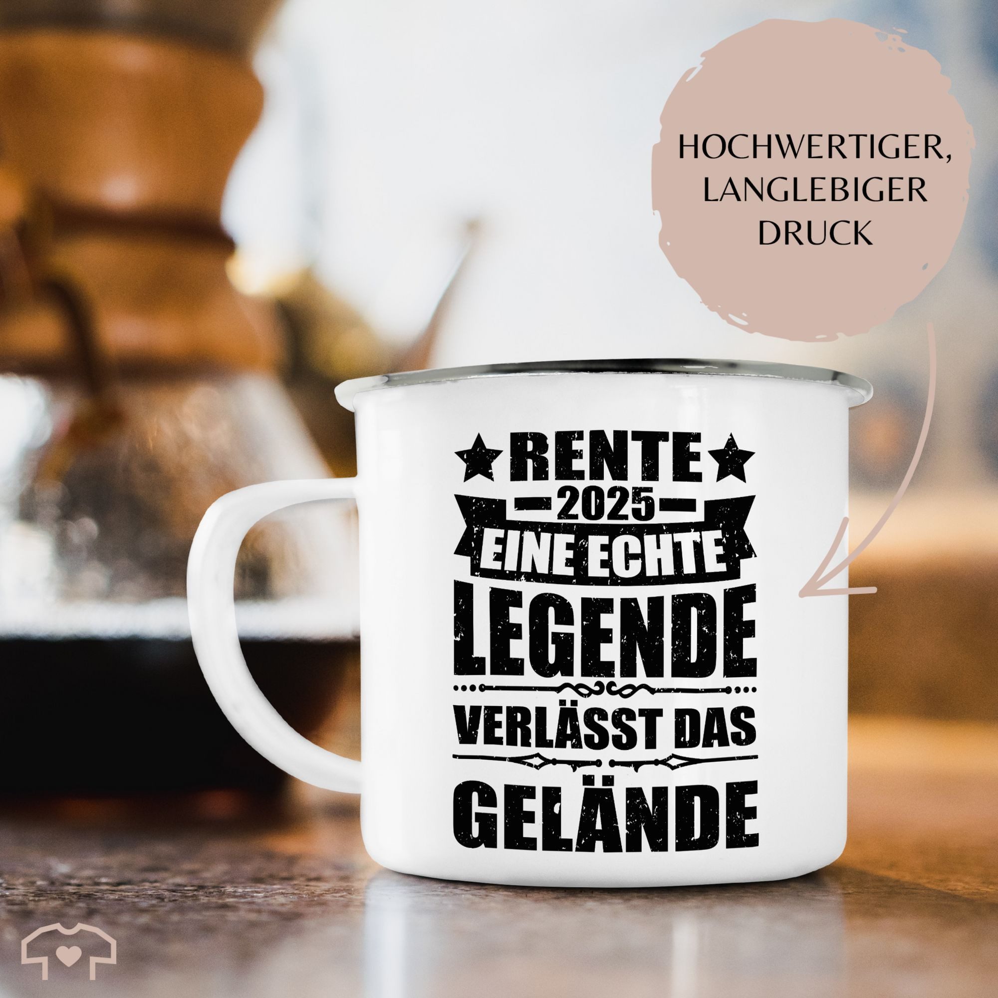 Shirtracer Becher Rente 2025 - Legende verlässt das Gelände, 1-tlg., Stahlblech, Rentner Rente