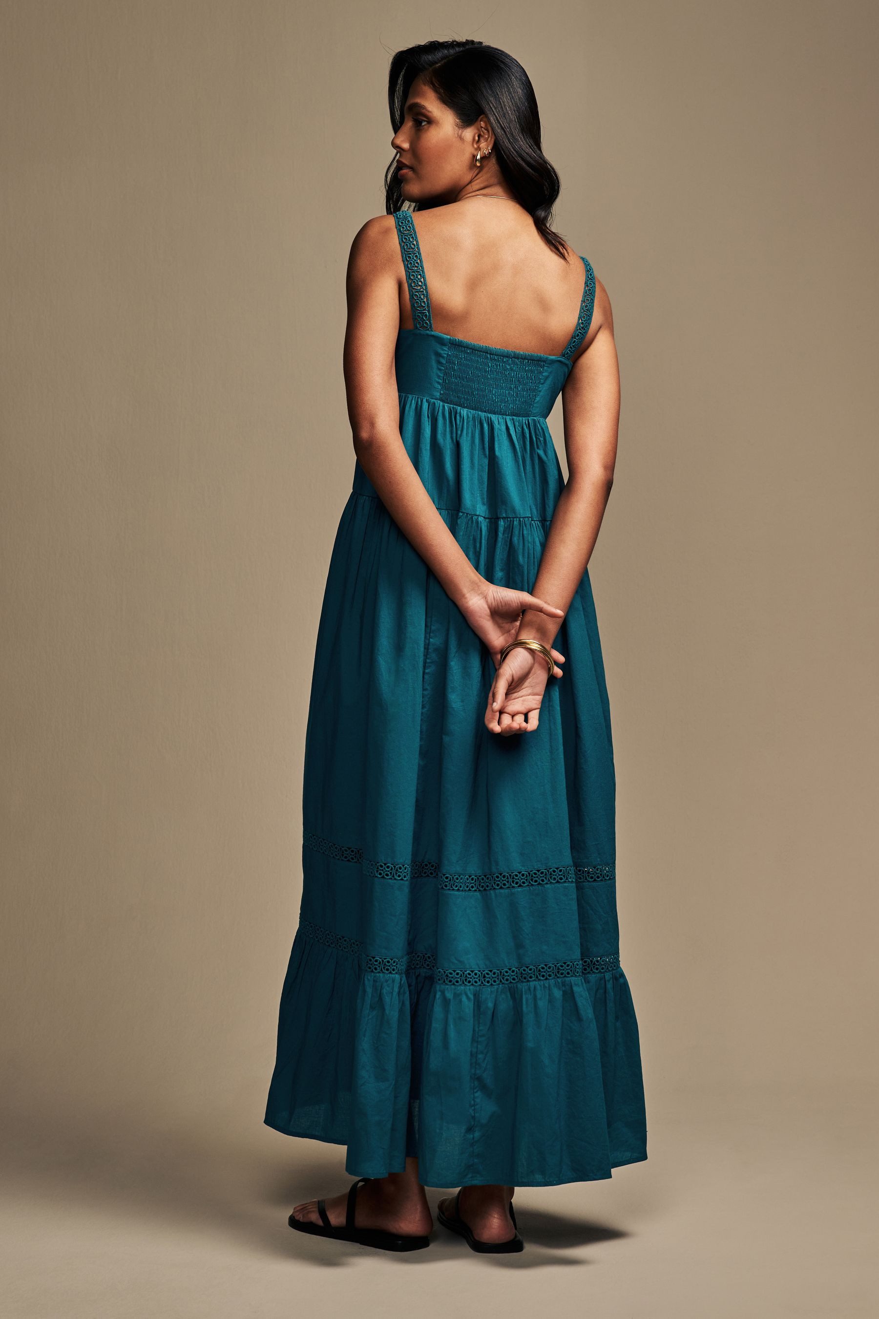 LAURA ASHLEY Maxikleid Laura Ashley Maxikleid mit Spitzenstreifen (1-tlg) günstig online kaufen