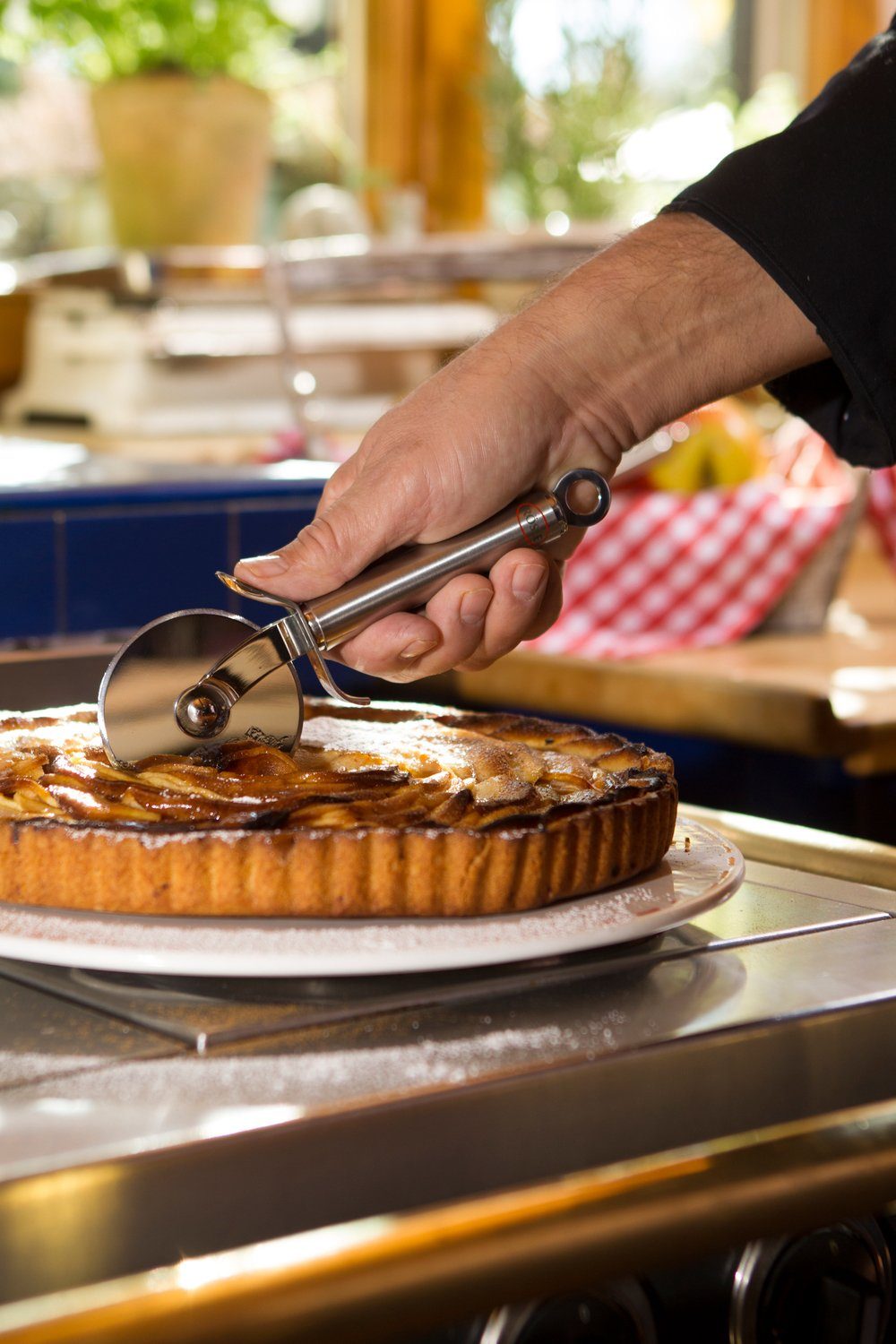 RÖSLE Pizzaschneider, beidseitig Edelstahl stabiles geschliffene 18/10 Rad, Klinge