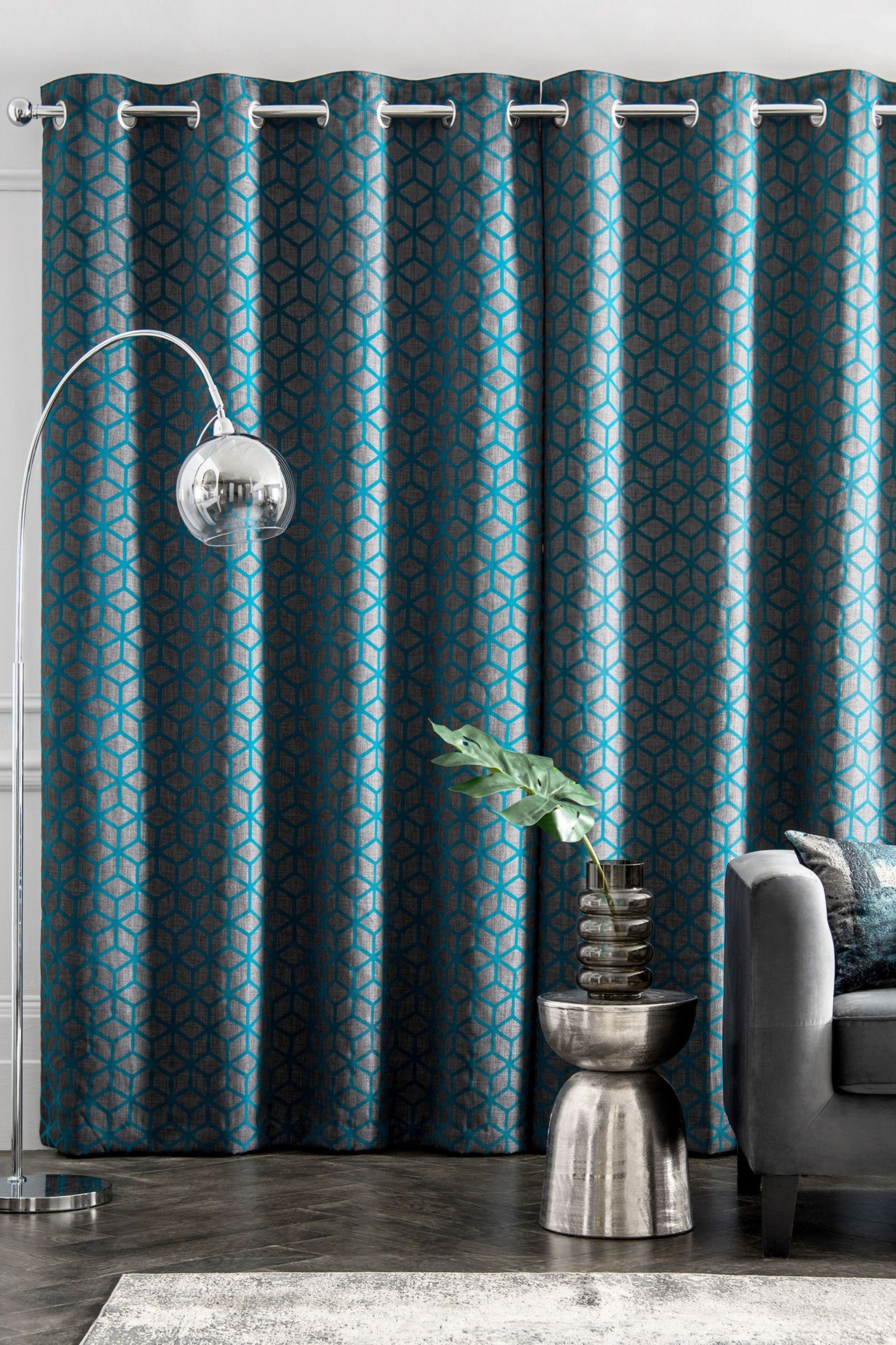 Vorhang Beflockte Ösenvorhänge mit geometrischem Muster, Next, (2 St), NEXT  - Die Marke für Haus und Familie *